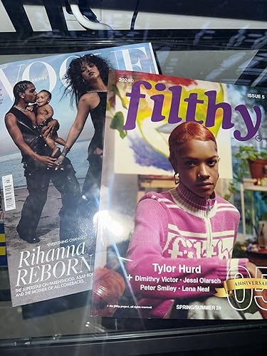 Amazon.co.jp: Vogue UK Magazine March 2023 Rihanna Reborn (PB). : 本