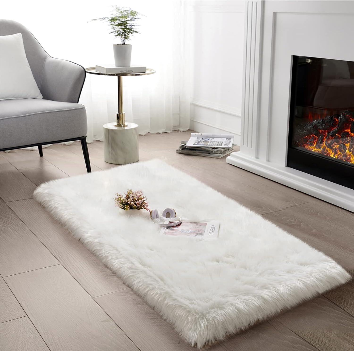 SERISSA Soft Faux Fur Rug White Fluffy Rug Small Fuzzy Rug