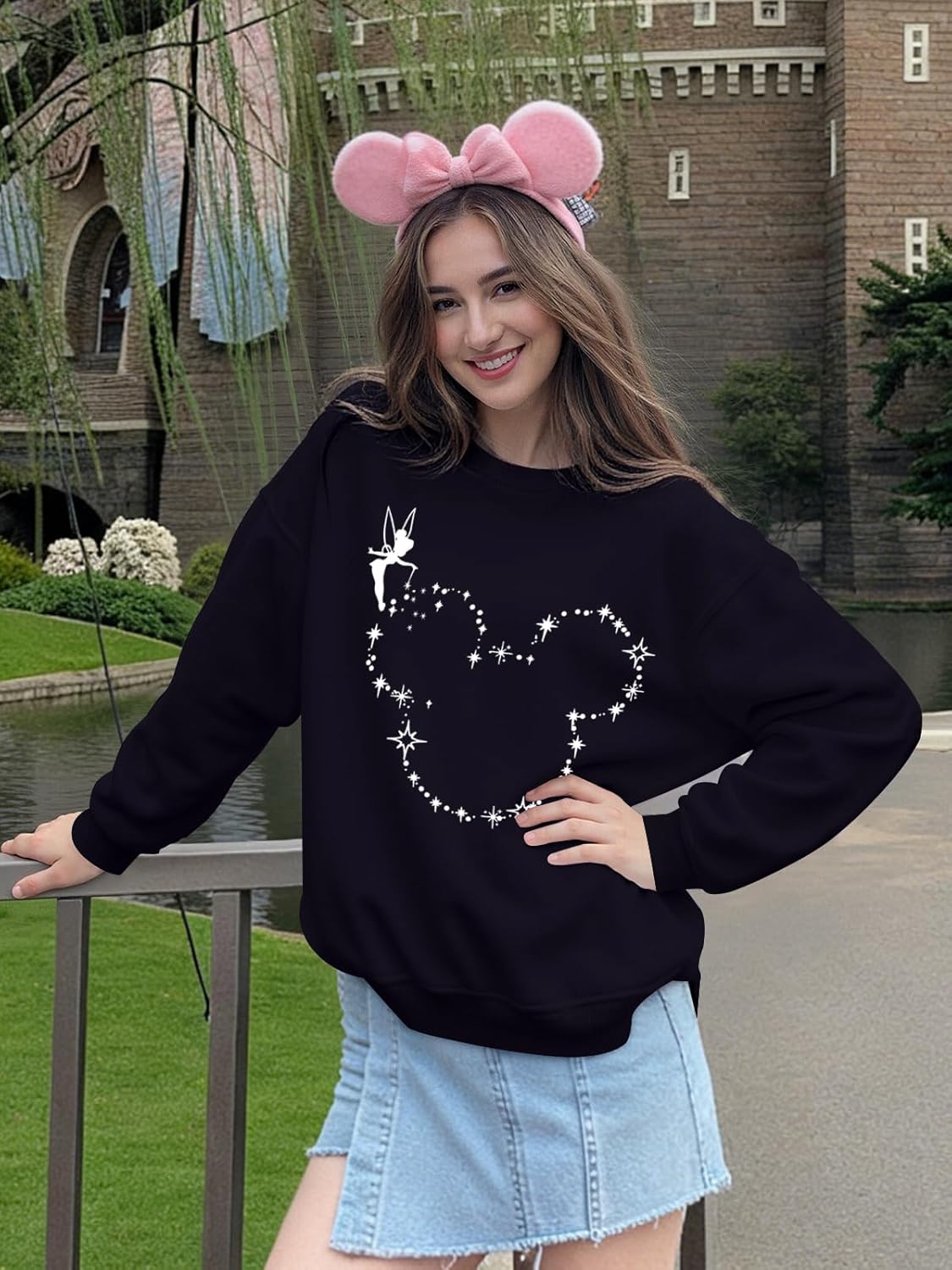 Magical Kingdom Sweatshirts for Women Oversized Castle Graphic Pullovers Crewneck Long Sleeve Tops - Image 4