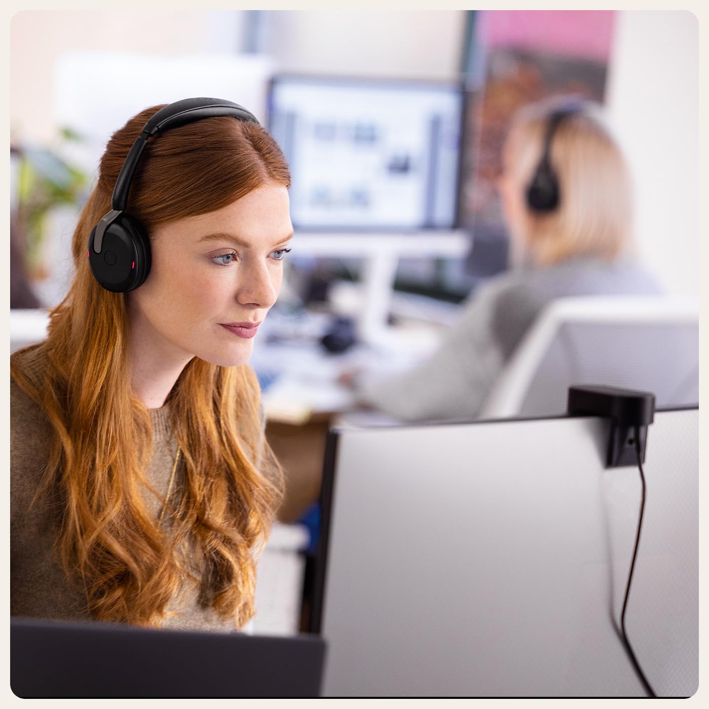 Jabra Evolve2 65 Flex zestaw słuchawkowy stereo z Bluetooth, współpracuje ze wszystkimi wiodącymi platformy + Kamera do wideokonferencji Jabra PanaCast 20 4K z obsługą sztucznej inteligencji (pack)
