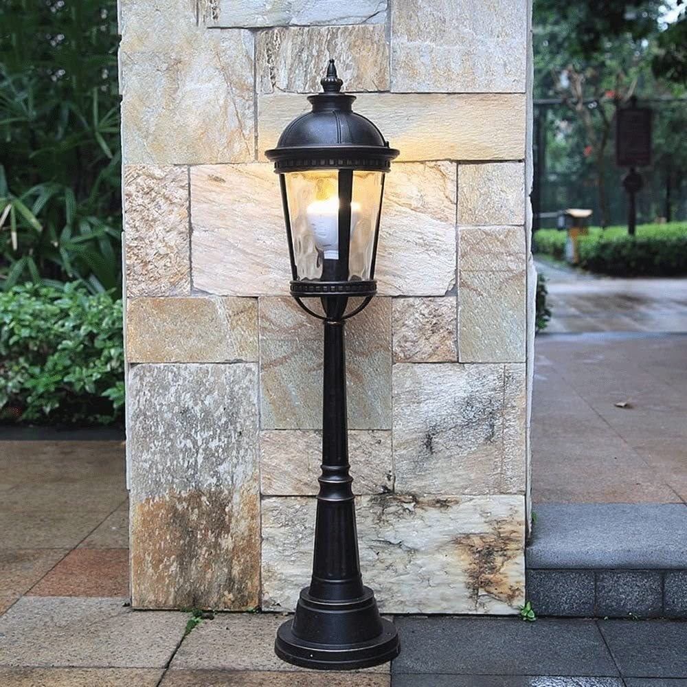 Lampe de jardin Victoria étanche pour illuminer vos allées et pelouses