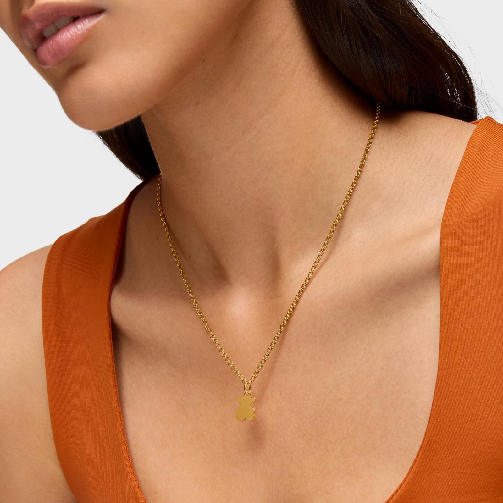 TOUS Colgante Pequeño para Mujer con Motivo de Oso con Baño de Oro 18 Kt sobre Plata de Primera Ley, 12 mm, Colección Sweet Dolls