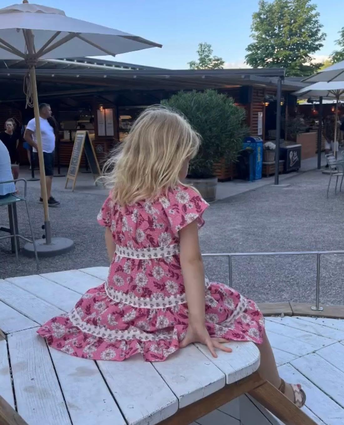 Vestito Estivo Bambina 3-9 Anni Rosa con Fantasia Floreale e Maniche ad Aletta – Abito Leggero a Balze con Dettagli in passamaneria per Vacanze e Tempo Libero, 3923
