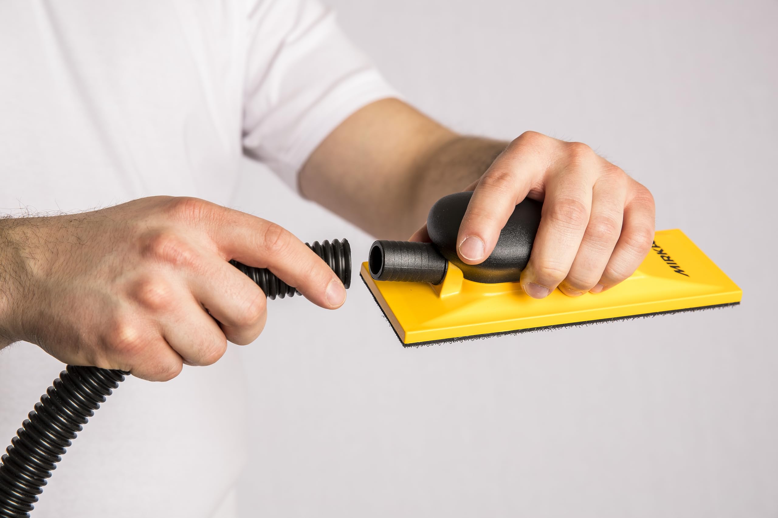 Mirka Handblock Kit/Levigatrice manuale con accessori convessi e concavi/per nastri abrasivi 70x198 mm con fissaggio a velcro + 40 nastri abrasivi Abranet, tubo di aspirazione da 4 m, adattatore