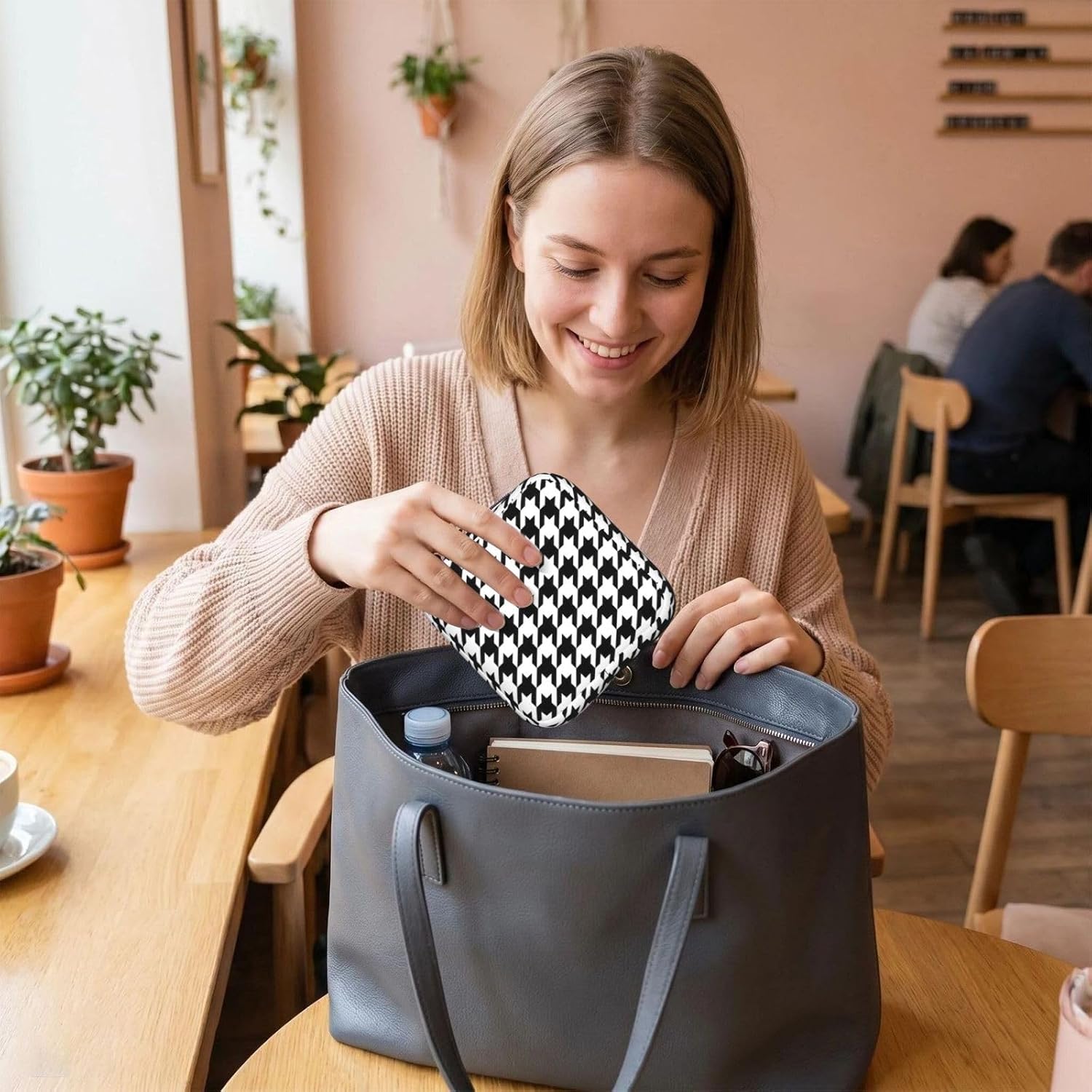 Houndstooth Black Print Women Period Bag Sanitary Pouch Portable Pad Pouch Tampon Holder Small Zipper Pouch Storage Bag