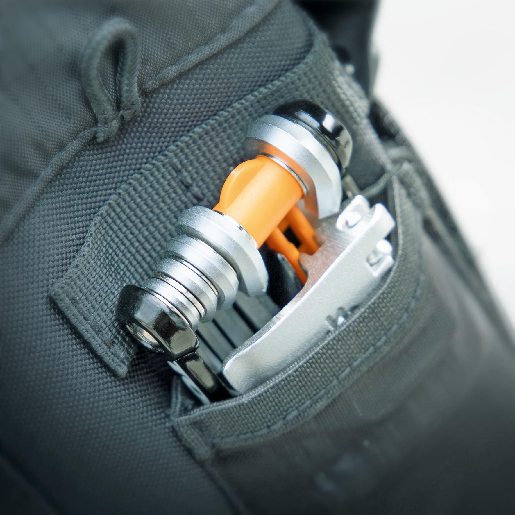 SKS GERMANY URBAN STEM Bag wielofunkcyjna torba rowerowa (wiele możliwości montażu, szybki dostęp, wodoodporna, na kierownicę, siodełko lub górną rurę, odblaskowa), czarna | Wiele możliwości mocowania, szybki dostęp, wodoodporny, do kierownicy, siodełka l