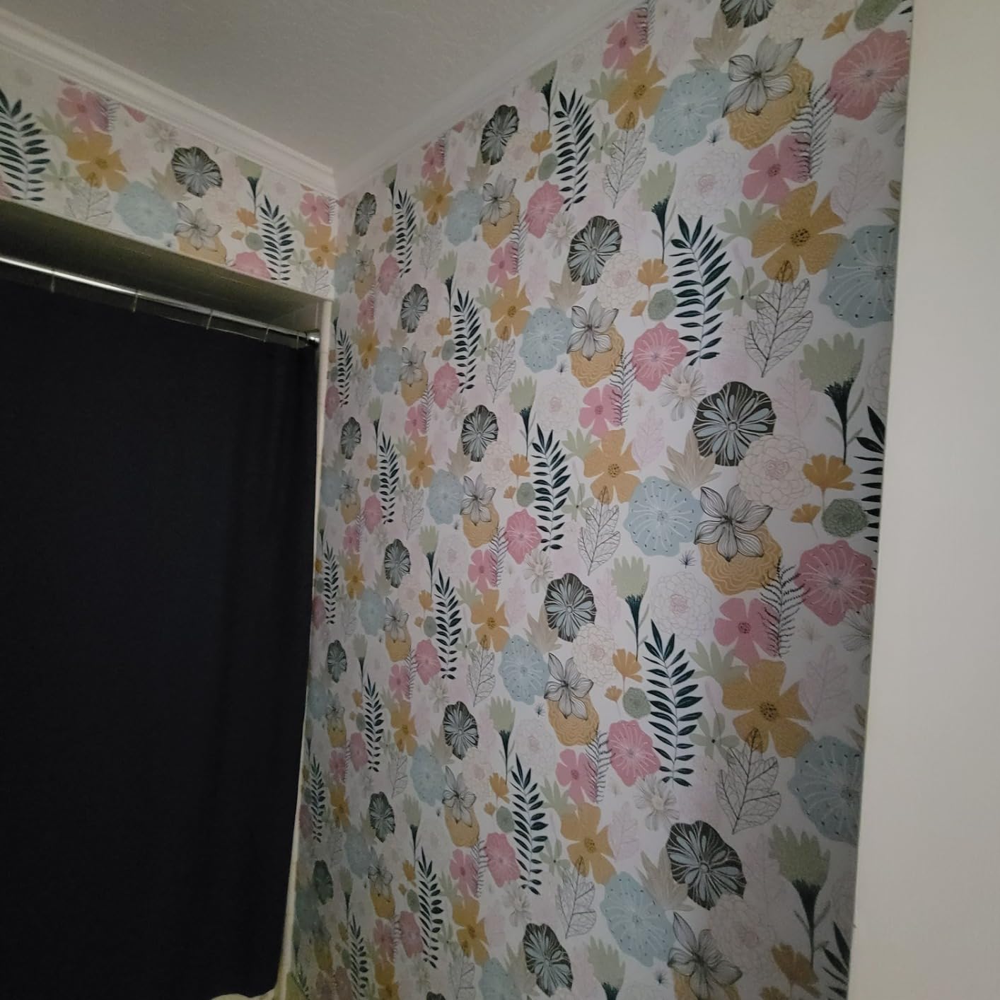 6/mo Finance RoomMates RMK11328WP Pink Perennial Blooms Peel and