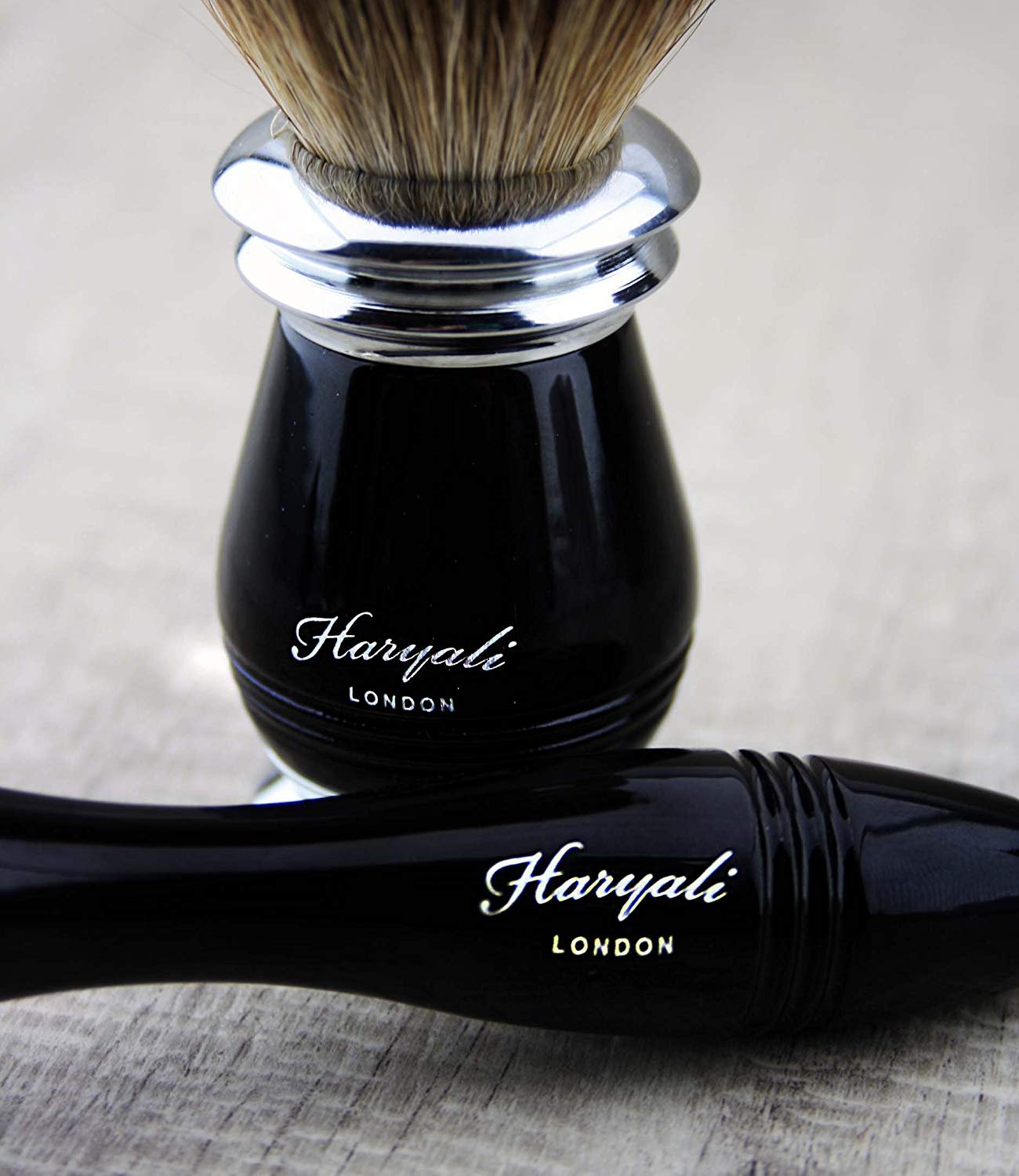 Haryali London Black Luxury - Set di rasatura da uomo con rasoio da barba, pennello da barba, supporto per rasoio e matita per allume