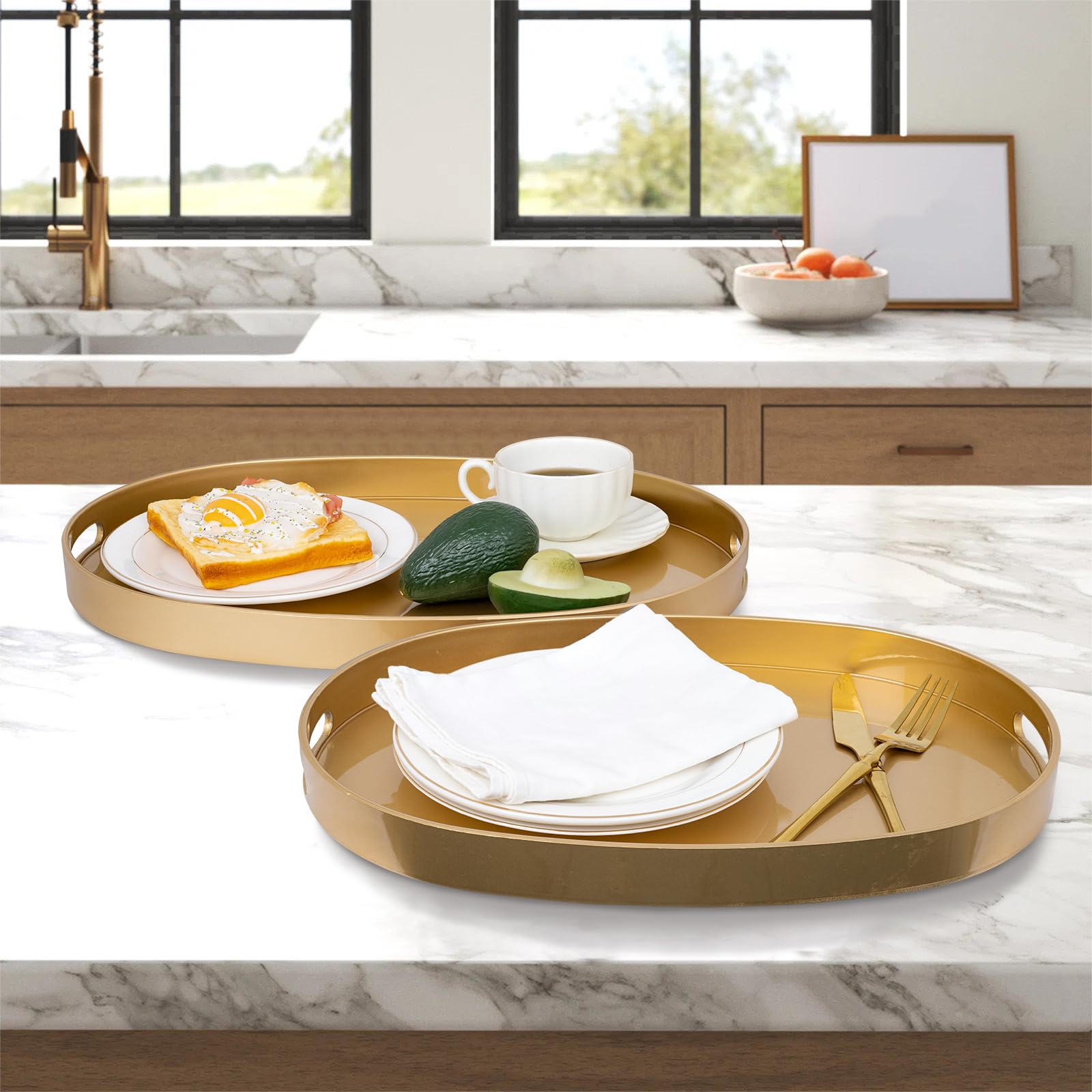 MAONAME Bandejas doradas para servir con asas, bandejas decorativas ovaladas para mesa de café, juego de 2, bandejas de tocador de plástico para otomana, sala de estar