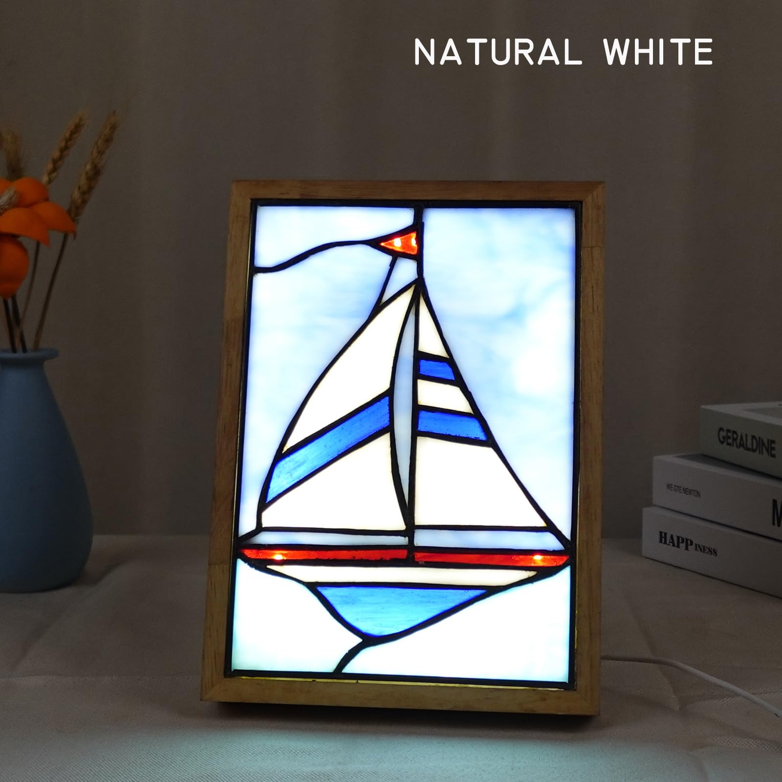 HomeBeauty Veilleuse LED en verre teinté de style Tiffany avec 3 modes d'éclairage et gradation de la luminosité, décoration murale artistique pour la maison et le bureau (voilier)
