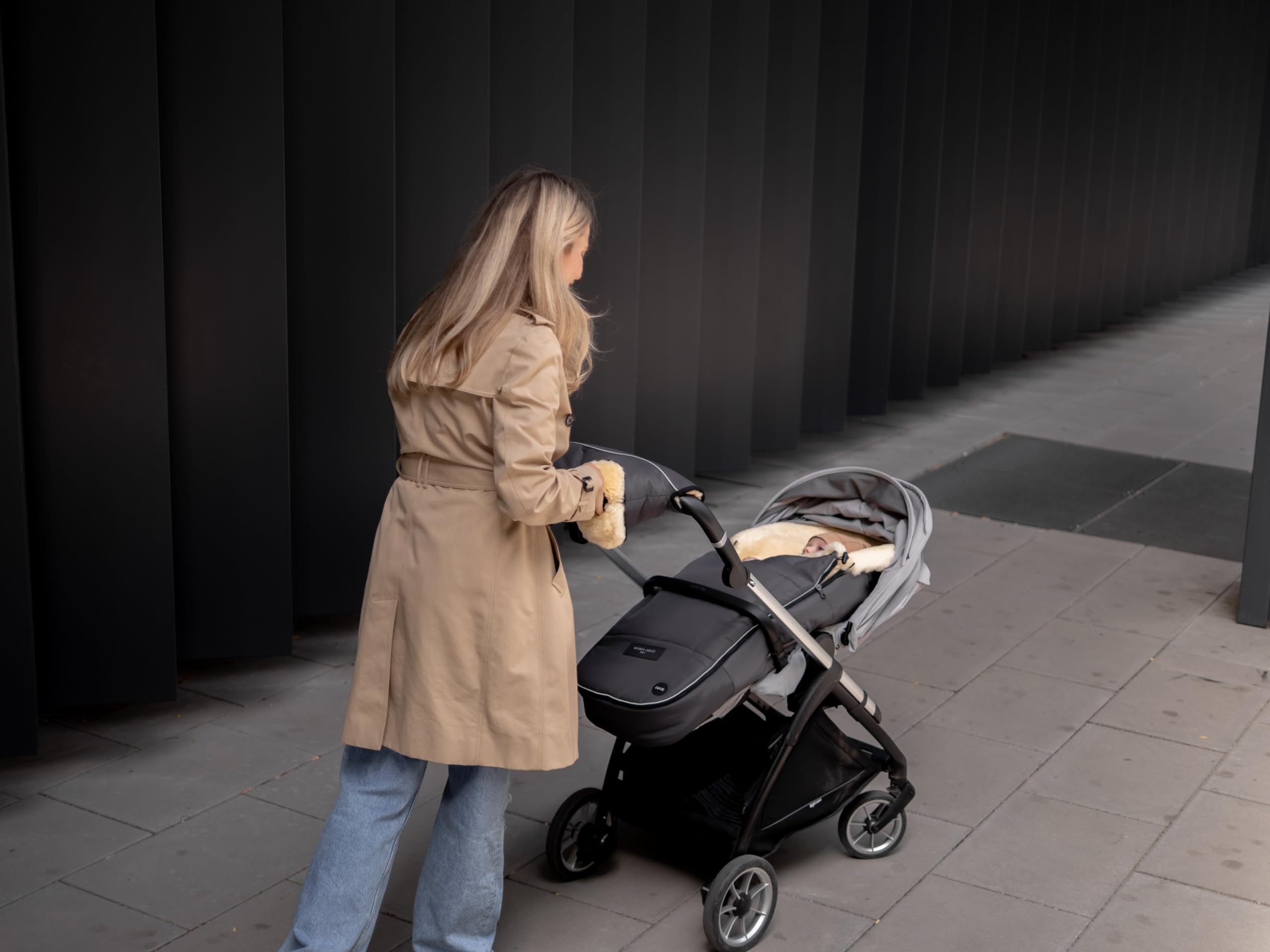 WERNER CHRIST BABY Lammfell-Fußsack FLIMS LUXE – vollfelliger Buggy, Kinderwagen-Fußsack (ab 6 bis 36 Mo.), medizinisches Fell, universal mit Langsschlitzen in Navy (dunkelblau)