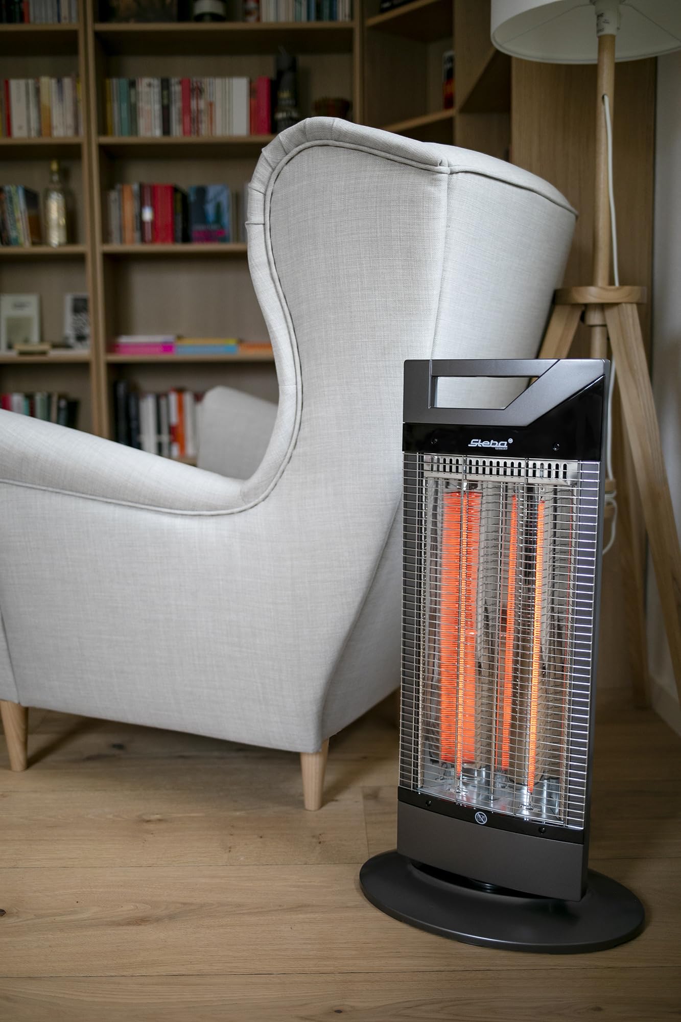 Calefactor radiante de carbono Steba con enrollador de cable y protección contra sobrecalentamiento. Ahorra energía y es eficiente, ya que no libera energía al medio ambiente. CH 1 ECO.
