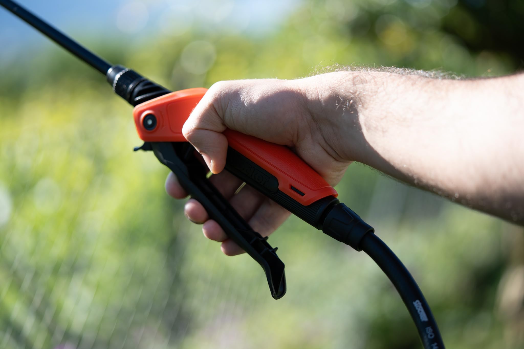 STOCKER Pompa a Zaino Elettrica 15L Li-Ion - Batteria 2,5Ah Autonomia 105min - Doppia Lancia Fibra e Alluminio - Pressione 5 Bar - Trattamenti Giardino e Agricoltura