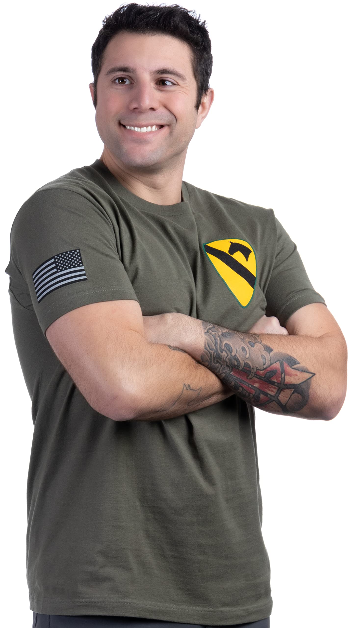 Ann Arbor T-shirt Co.1st Cavalry Division First Team | Licensed U.S. Army Military Tee Shirt (T-Shirt) for Men Women