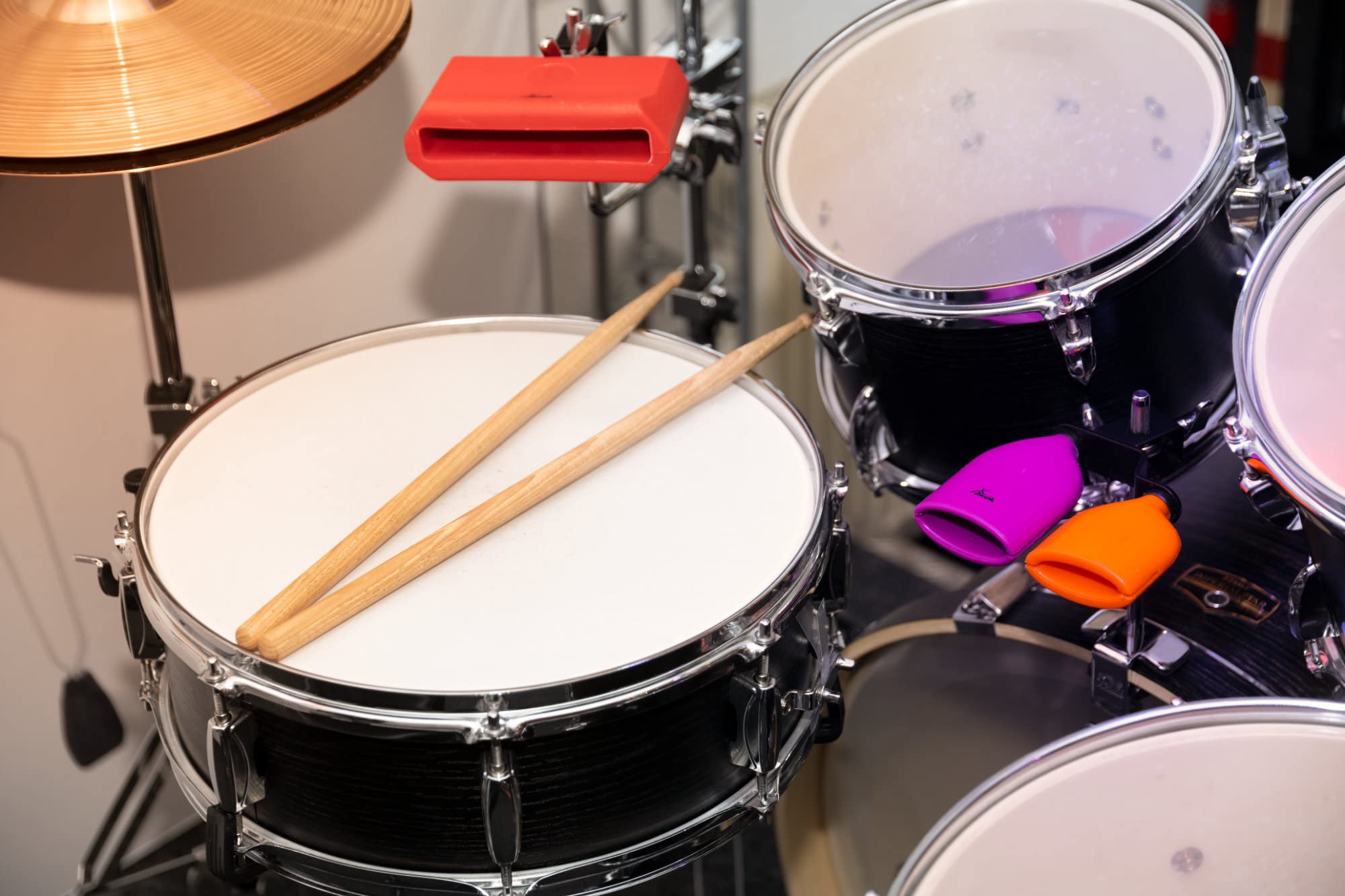 XDrum PB3-VTOG Percussion Block Dual - Due Agogo-Blocks accordati diversamente su un supporto - In plastica indistruttibile - Suono potente e penetrante - Viola/Arancione