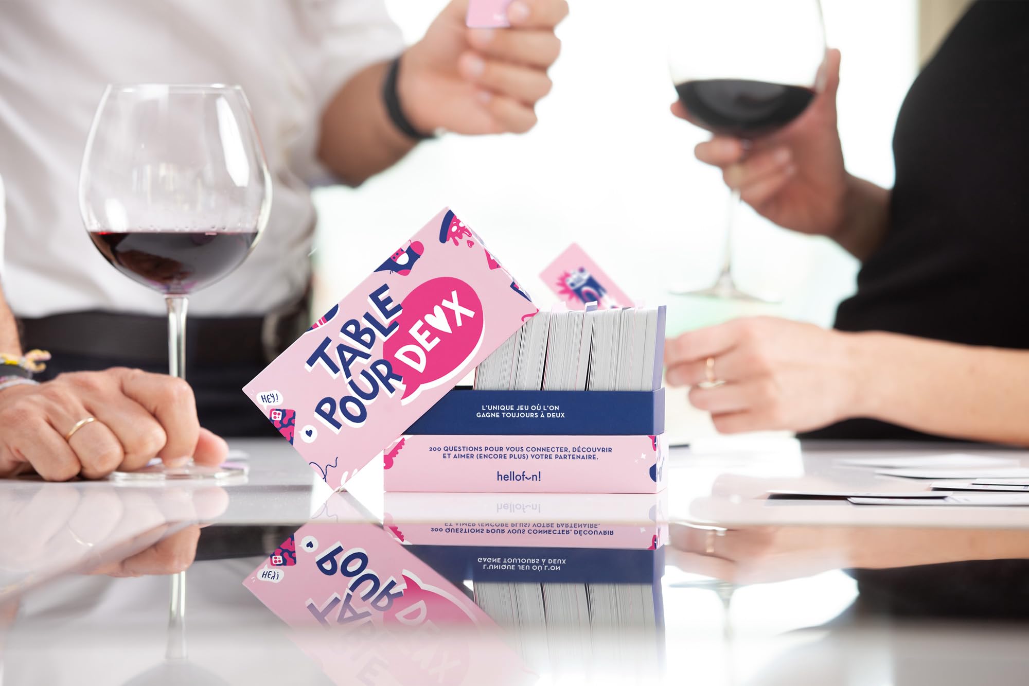 Image secondaire de Hellofun! - Jeu Table pour Deux | 200 Questions pour retomber Amoureux | 6 catégories | Le Jeu où Le Gagnant est Toujours Vous D