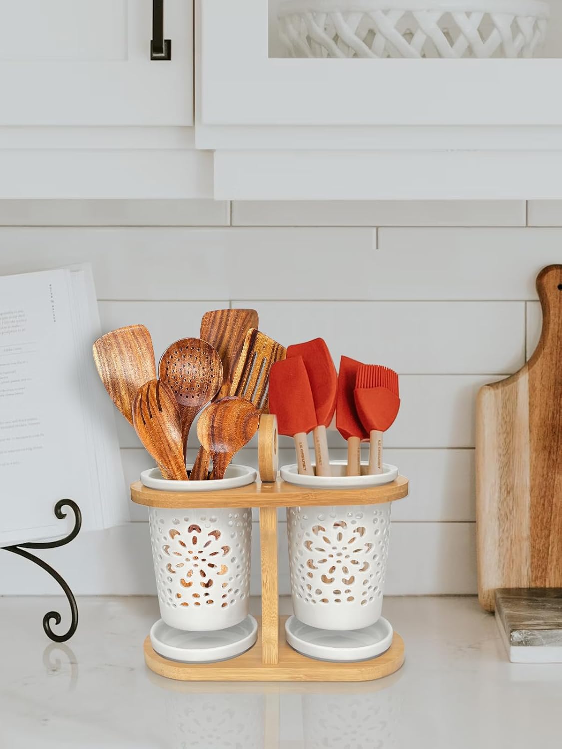 キッチンクリーニングツール＆スポンジホルダースタンド（三角コーナー/スポンジラック）｜(タワー/tower)｜通販のベルメゾンネット 竹製キッチン用品ホルダー 2個セット くり抜きセラミックシルバーウェアホルダー カウンタートップ 台所用品 食器オーガナイザー