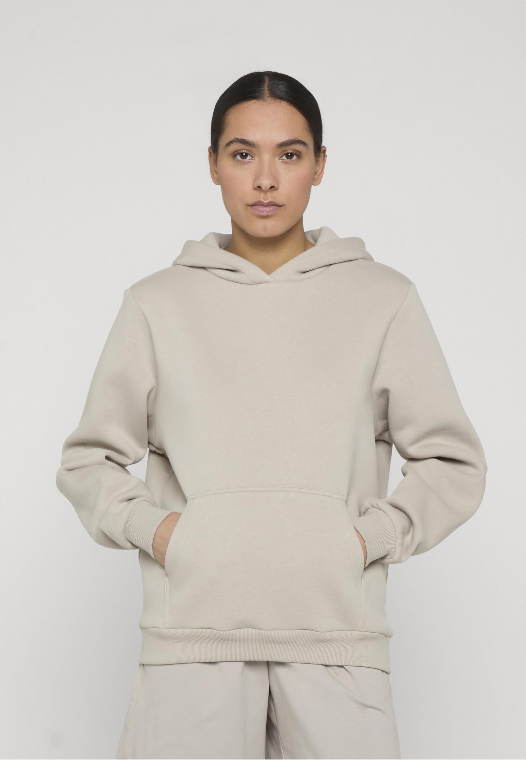 Urban Classics Damska bluza z kapturem Fluffy – miękka bluza z kapturem z kieszenią typu kangur, czarna, oversized fit, przytulna bluza z kapturem na co dzień i w czasie wolnym