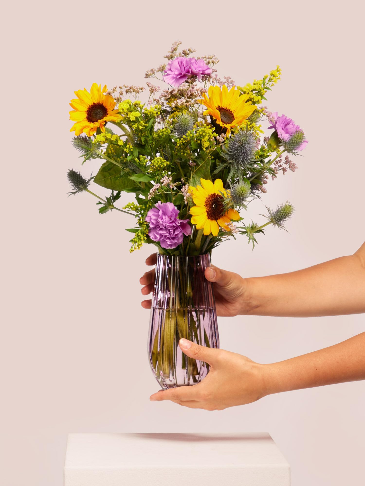 BLOOMY DAYS Blumenstrauß "Sonnengruß" in GelbViolett, mit Disteln, Limonium und Nelken, 7-Tage-Frischegarantie, Floristen-Qualität, das perfekte Geschenk bestellen