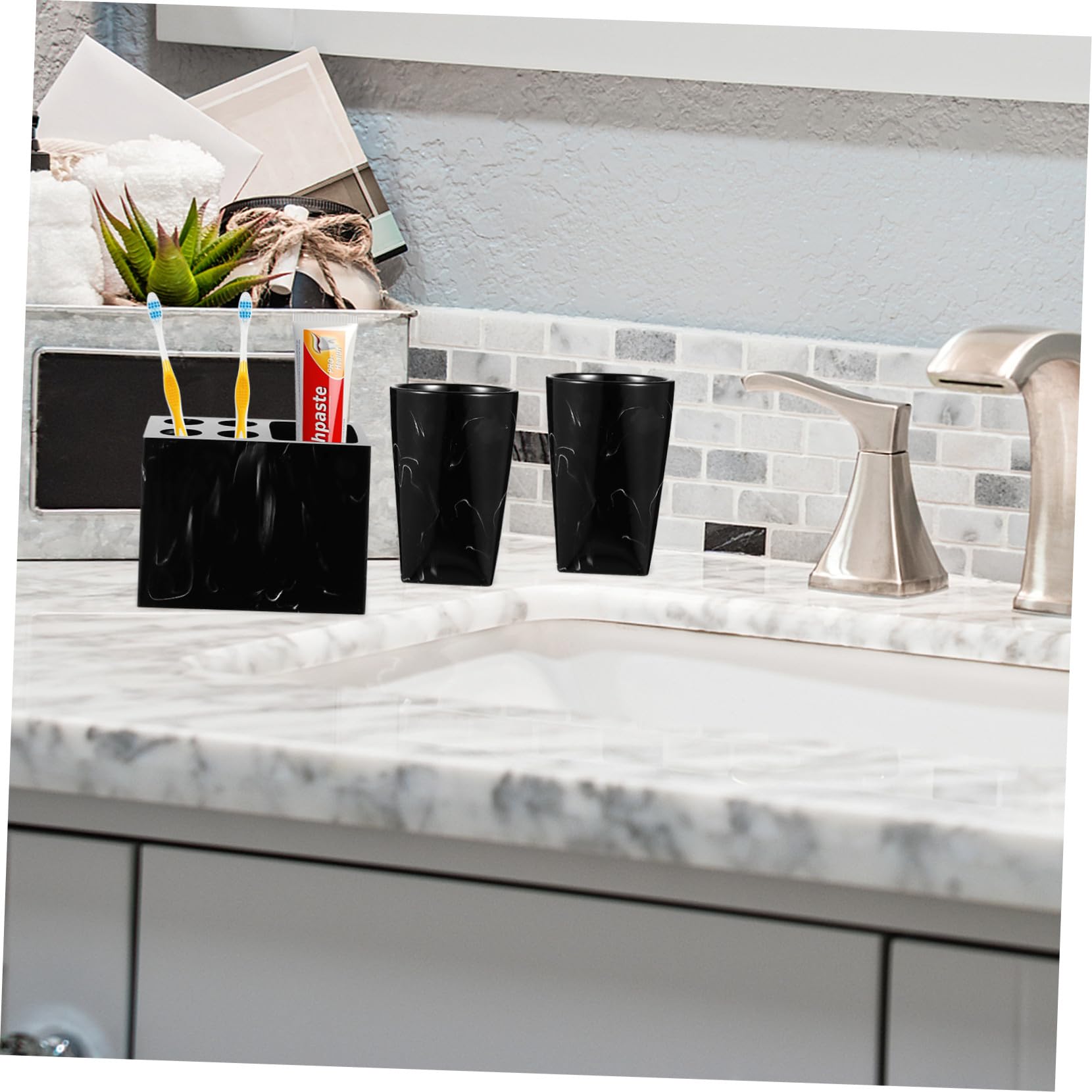Set de Accesorios de Baño Negro de Resina Jaspeada Botellas de Mano, Soporte para Cepillos de Dientes y Jabonera, Fácil de Limpiar y Cómodo para Uso Diario