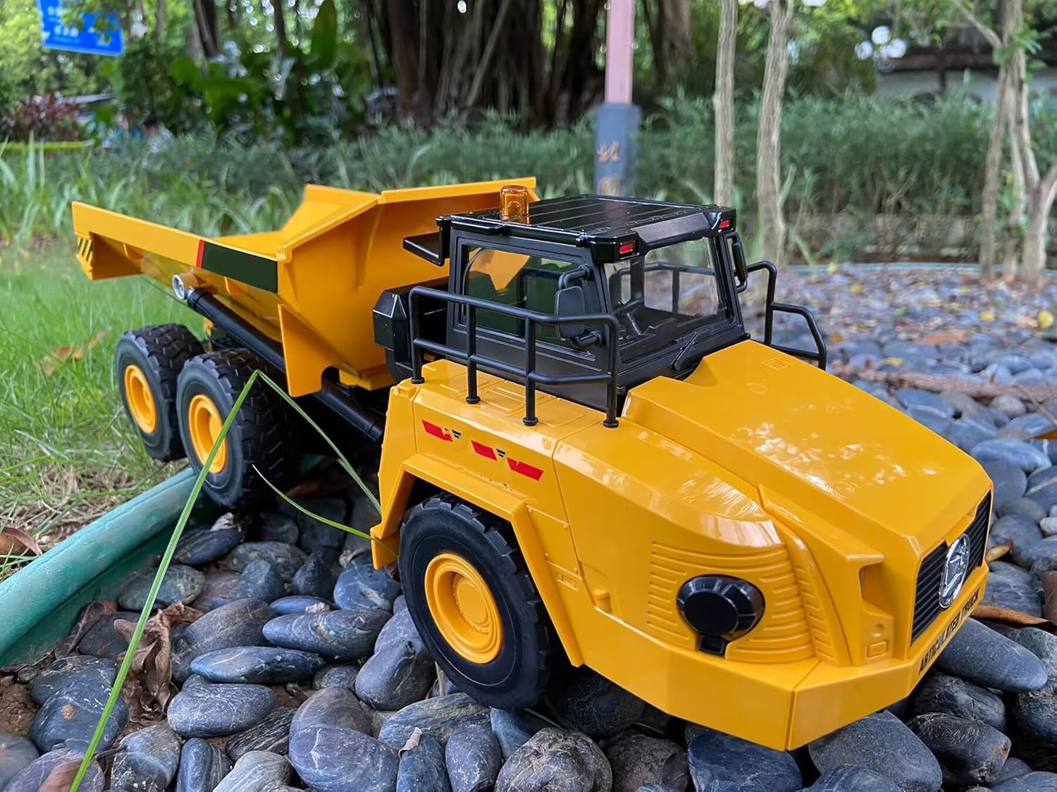 Remote Control Truck 9-Channel Dump Truck 1553 Remote Control Electric Tipping Bucket Transport Engineering Vehicle Model