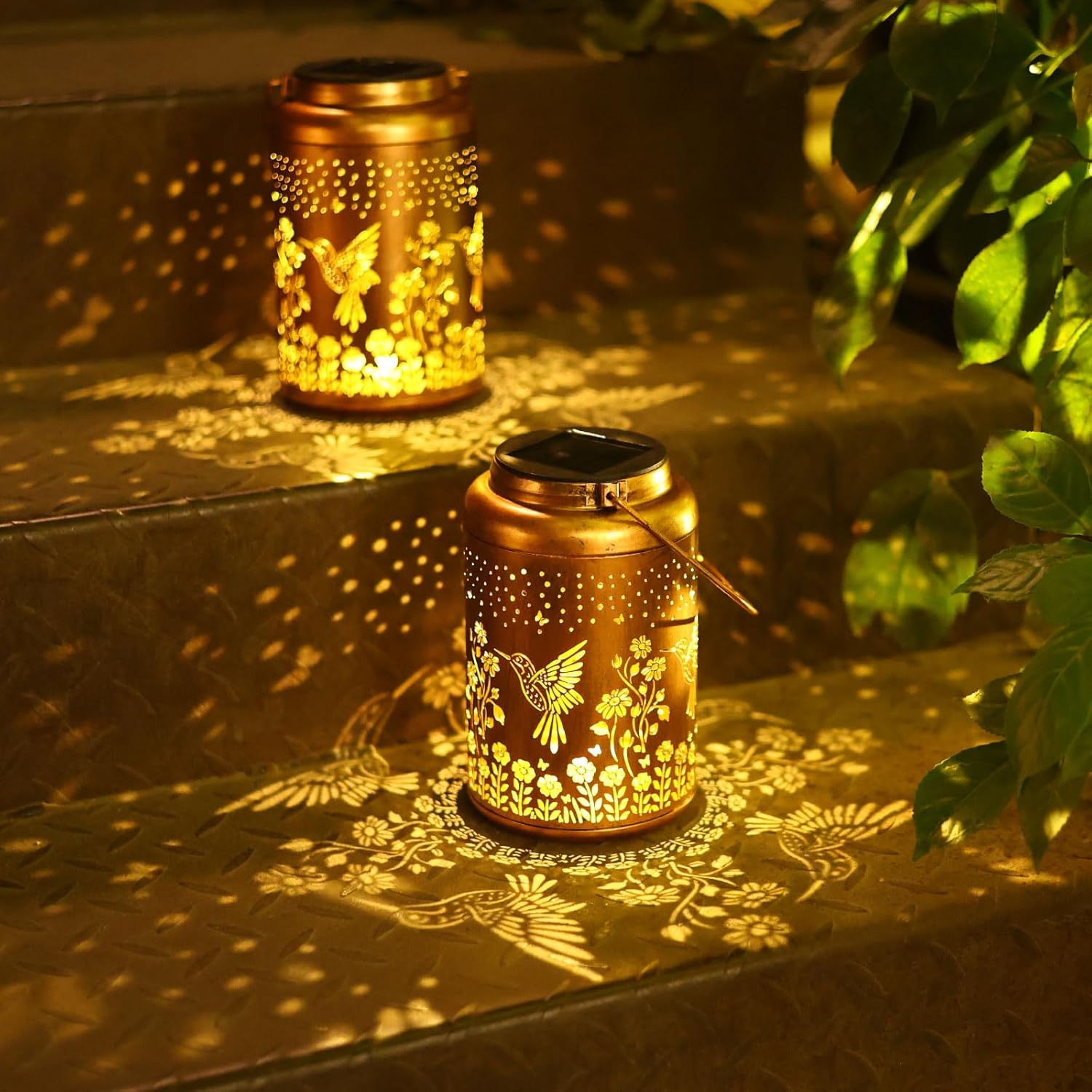 Hummingbird Solar Lanterns Outdoor Hanging Waterproof,Summer Garden Decor Metal Solar Lights Mothers Day Gifts for Women Men Outside Lantern Decoration for Yard,Porch,Patio,Backyard,Lawn