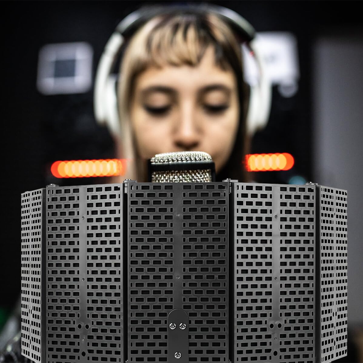 Faltbarer Mikrofon Isolation Shield mit Schallschutzschaum Vielseitig für Studioaufnahme Podcast und Broadcasting Einfache Montage Tisch oder Stativ Robust und Tragbar