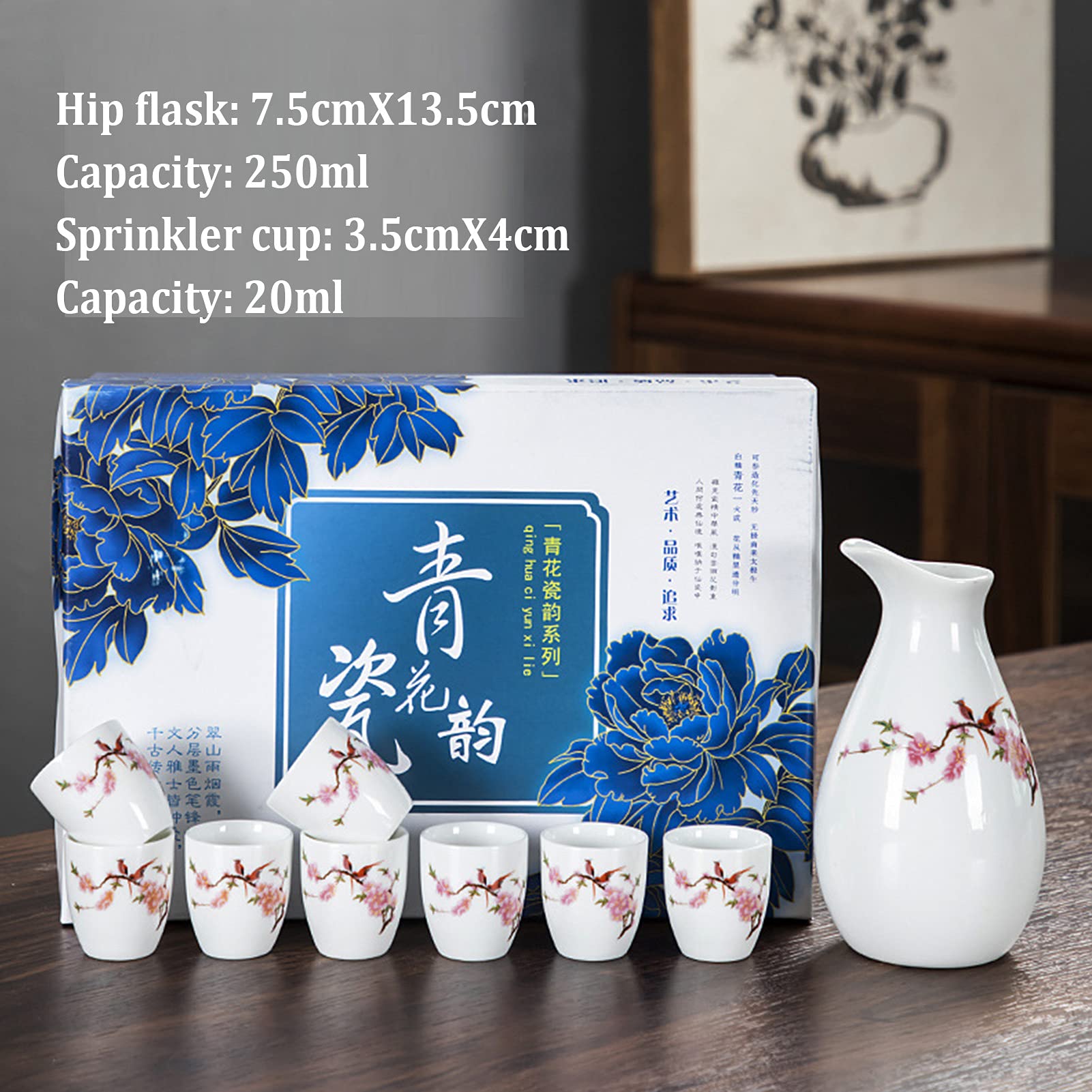 Ensemble de Deux Tasses à saké japonaises en Porcelaine Peinte à la Main, Style Traditionnel.