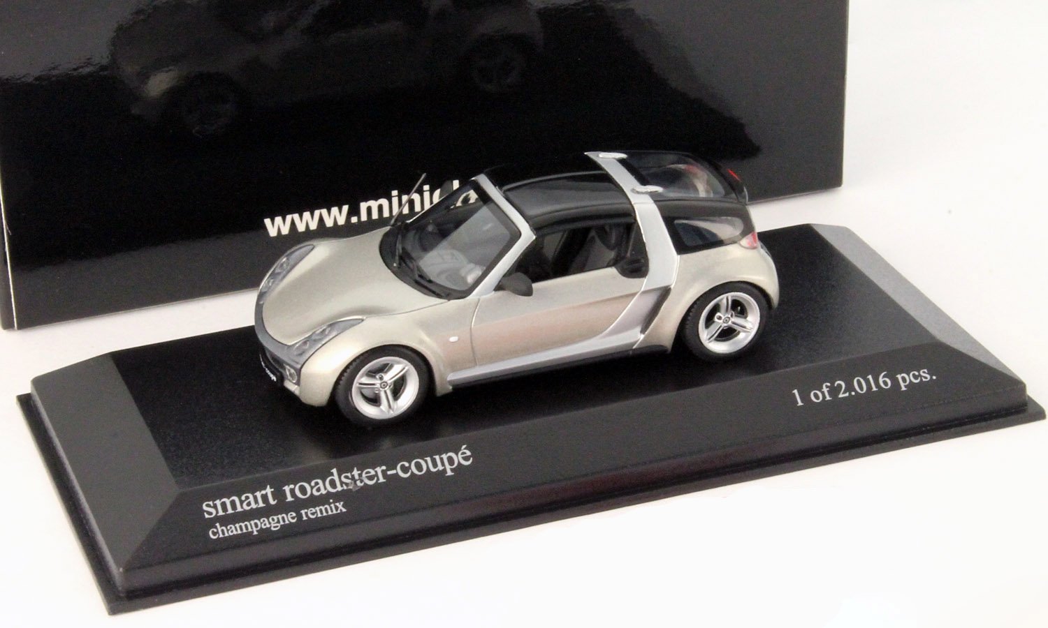 Smart Roadster Coupe' 2003 Silver Grey 1:43 Model 400032121