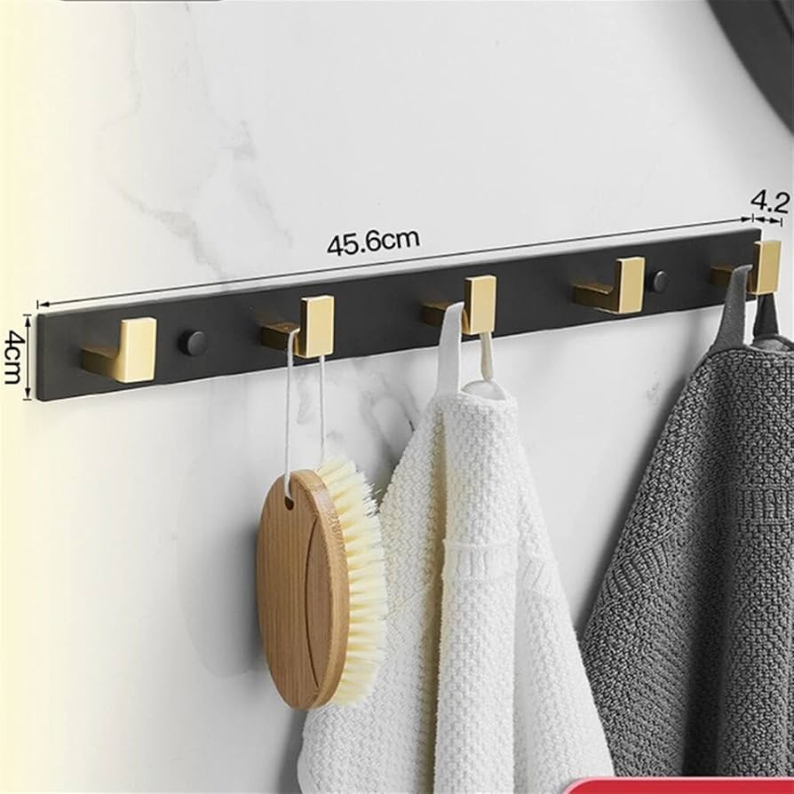 Amazon｜ウォールハンガー 壁掛けフック ぶら下がっているコート