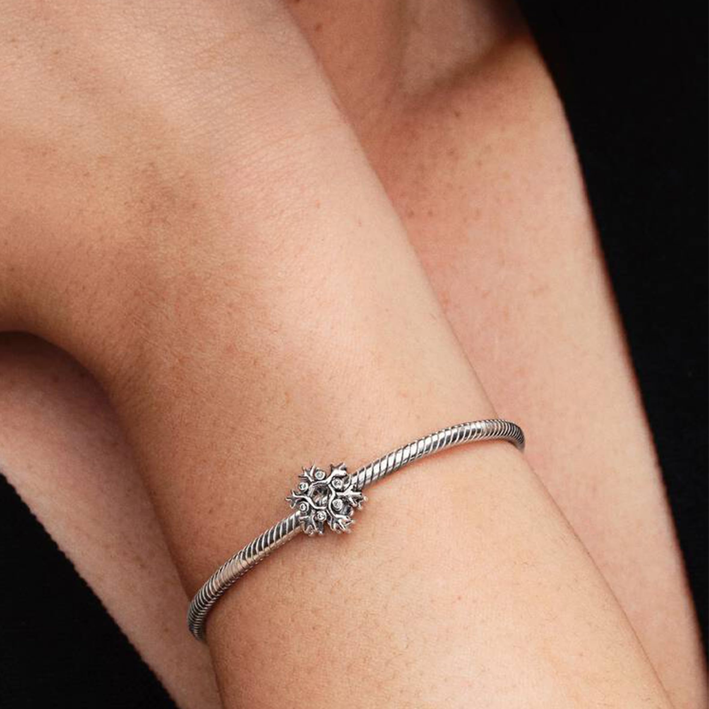 PANDORA Moments 794249C01 - Ciondolo a forma di fiocco di neve in argento sterling con zirconi, compatibile Moments