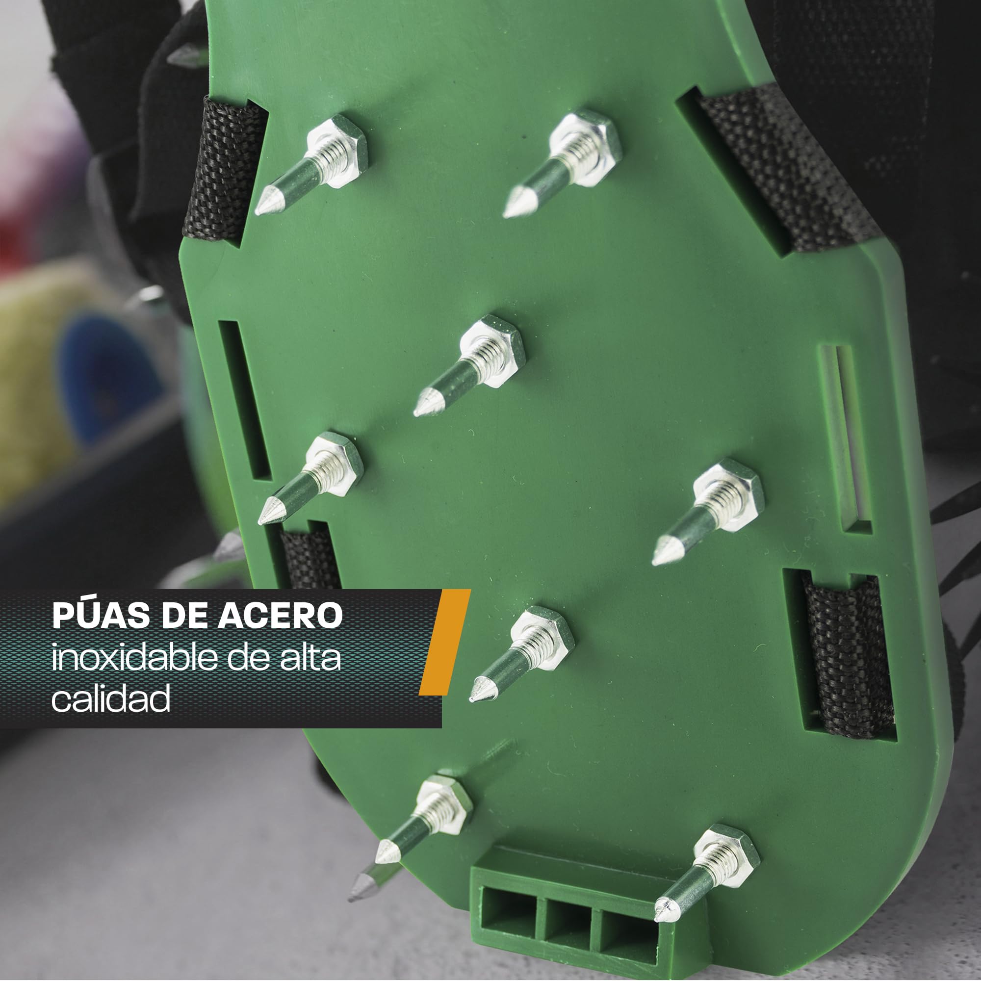 Hinrichs Zapatos Aireador para Cesped - 2 Zapatos de Aireador de Cesped Suela de 30 x 13,3 cm y Púas de 25 mm; Zapatos de Aireador Jardin de Tamaño Ajustable - Aireador Cesped Rodillo