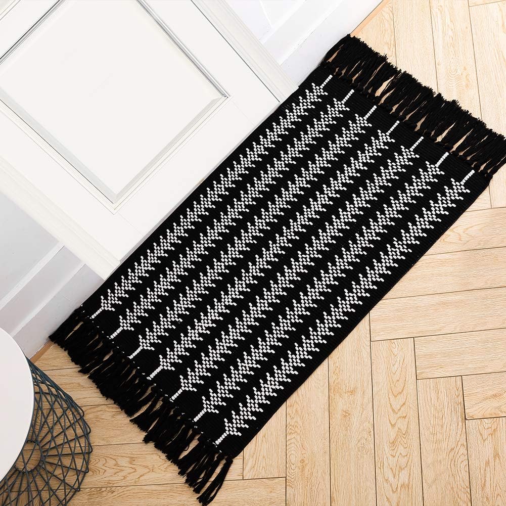 idee-home Black Small Boho Rug, Boho Bathroom Rug, Patterned Bath Mat, Woven Black Striped Rug for Bedroom Living Room, Sink Kitchen Boho Rug with Tassel 2'x4.3'
