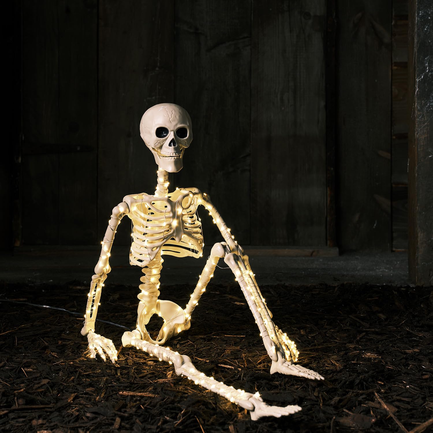 Lights4fun LED Skelett “Damien” – Batteriebetriebene Halloween Garten- & Außendeko mit 300 warmweißen LEDs – für Innen & geschützte Außenbereiche – 90 cm