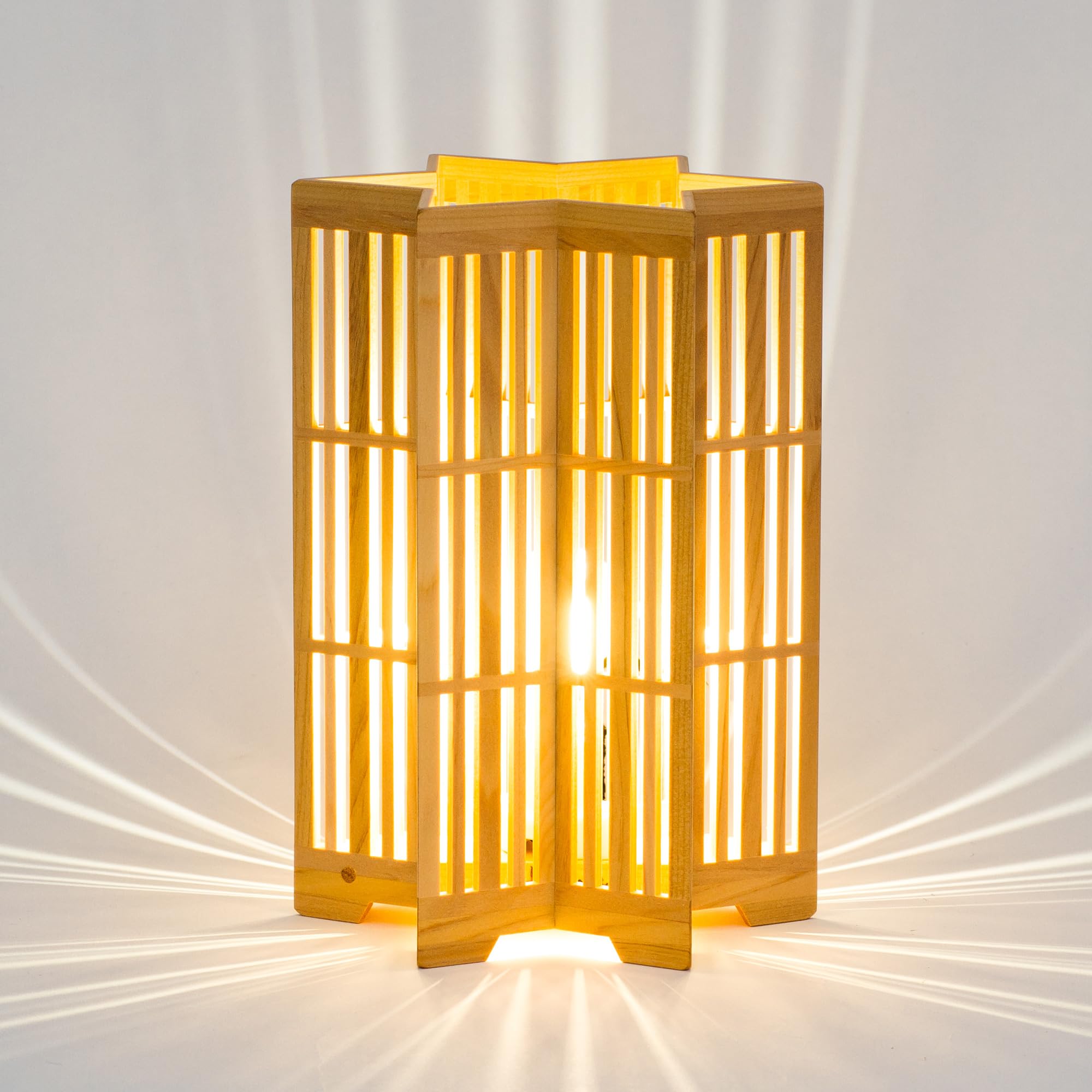 Amazon | 木のあかり 輝羅 Sサイズ LEDテーブルランプ 青森ヒバ製 国産