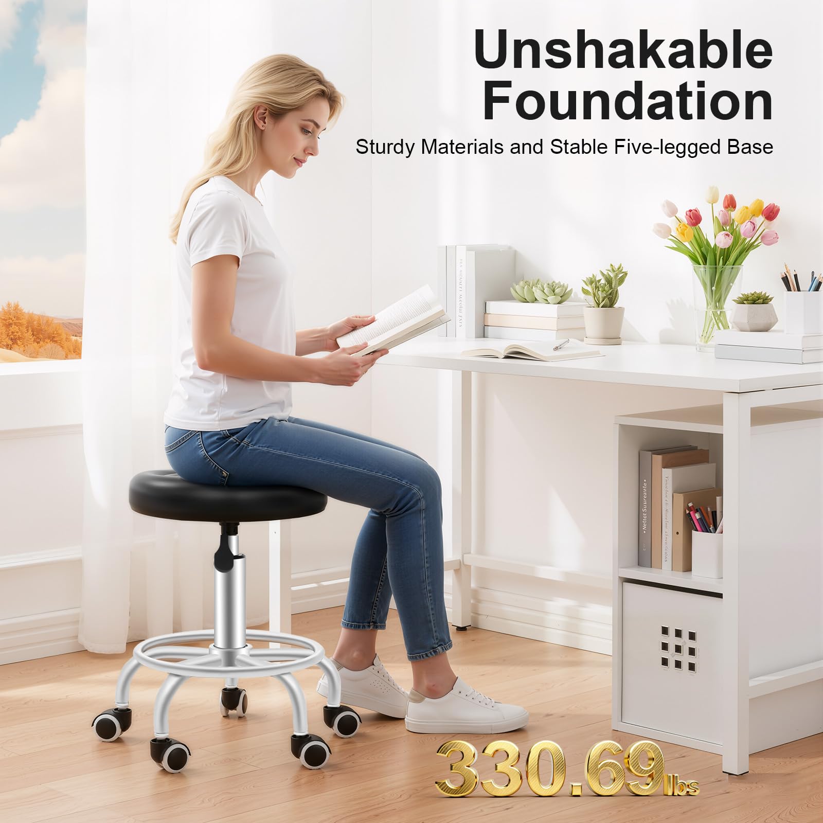 Hocker mit Einer Tragkraft von 150 kg höhenverstellbar mit dickem Schaumstoffpolster 360° drehbar, mit Fußstütze – Drehhocker schwarzer Salonstuhl für Friseursalons Kosmetiksalons Bars Spas