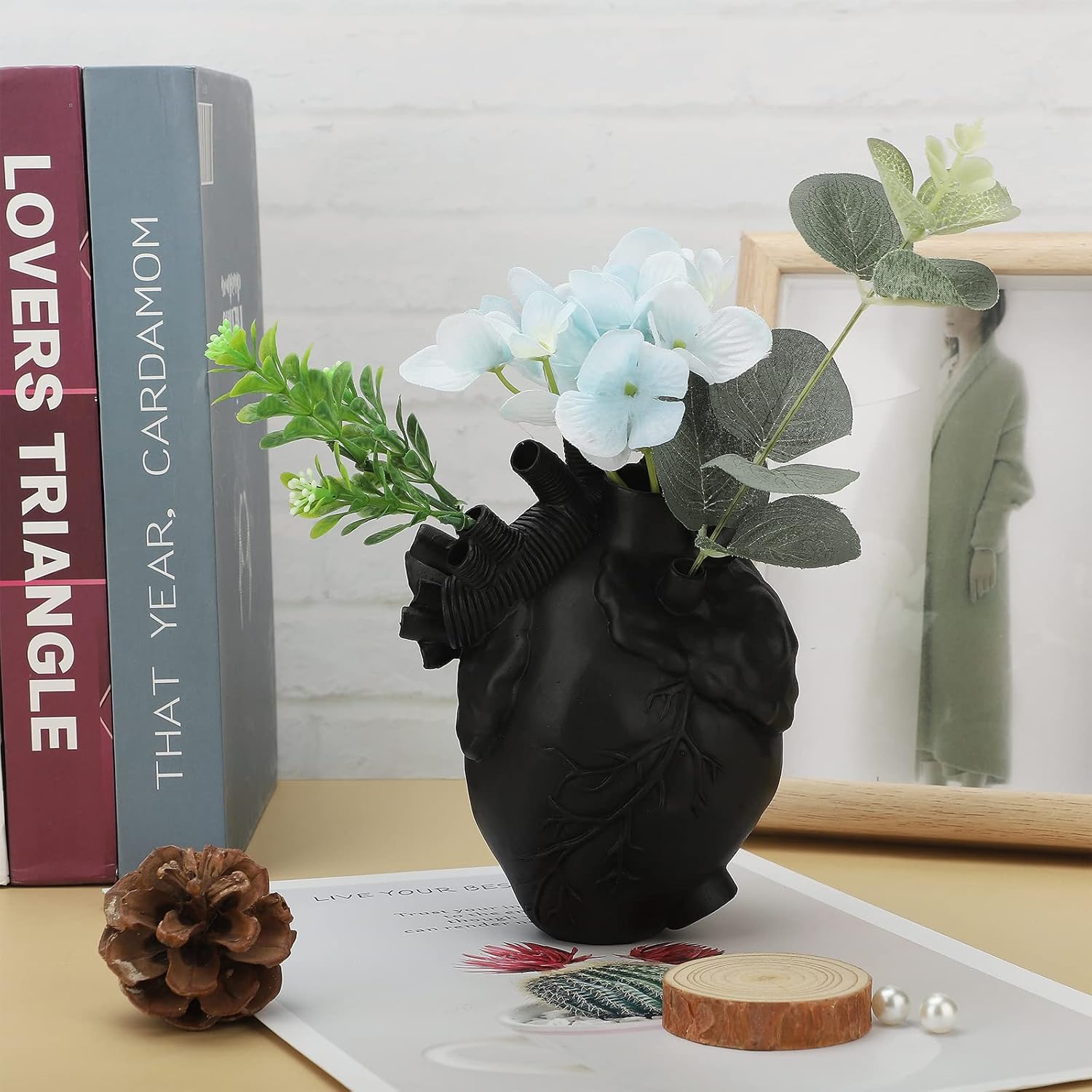 BestAlice Anatomical Heart Vase, Black Heart Shaped Vase Novelty Resin Flower Vase