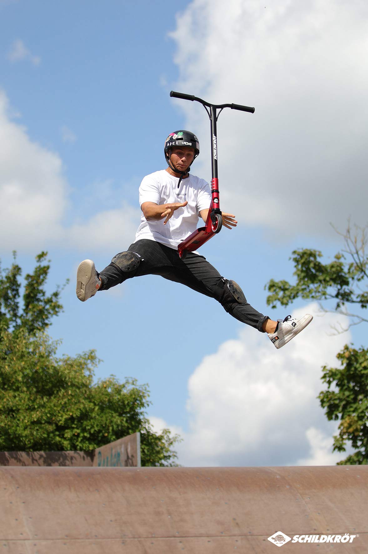 Schildkröt, Patinete de Acrobacias Flipwhip Hydro, Patinete Premium con Compresión HIC y Llanta de Aluminio, Ruedas de PU de 110 mm,Diseño Excelente, para Todos los Trucos y Acrobacias