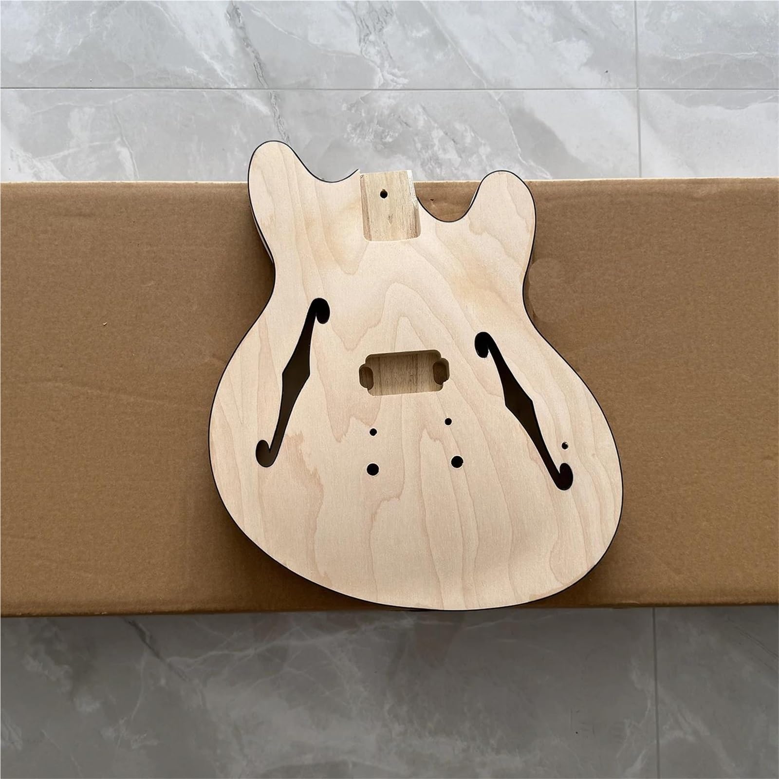 Kit Fai Chitarra Elettrica Corpo Di Chitarra Elettrica Non Verniciato Rilegatura Nera Materiale In Legno D'acero