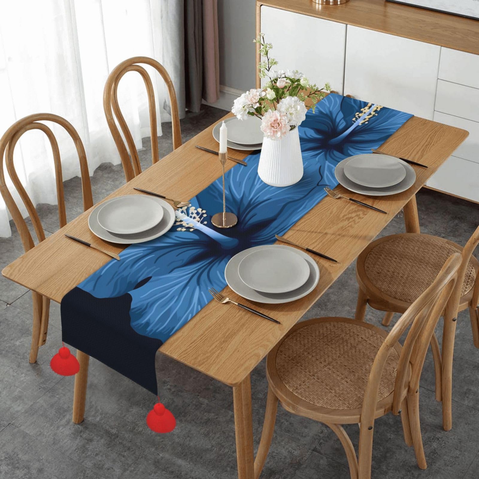 Chemin de table hibiscus bleu extérieur pour repas de vacances terrasse