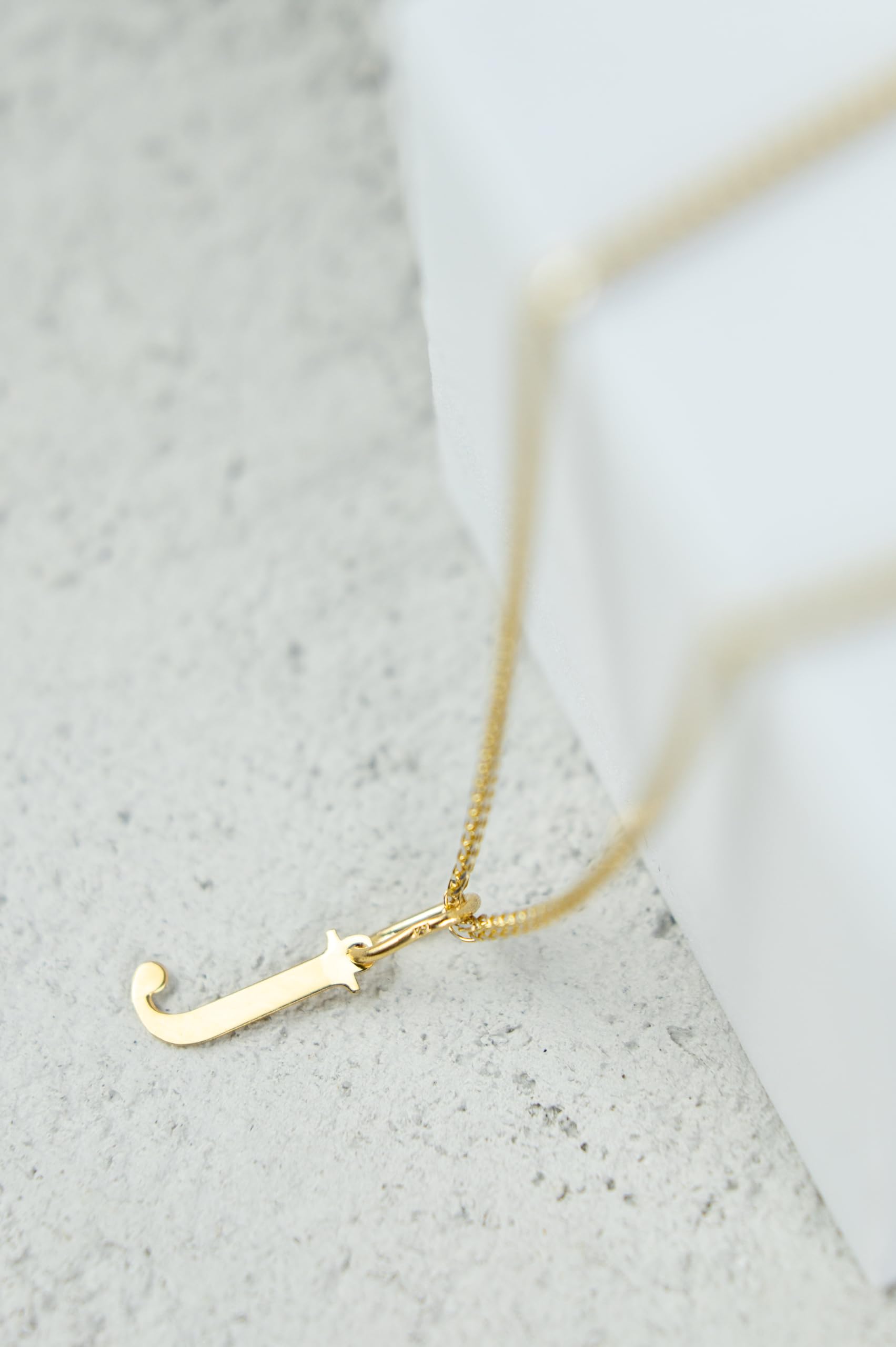 Rodium – Buchstabenanhänger J aus 585er Gelbgold – 14-Karat-Initialen-Anhänger für Halskette oder Armband – Geschenk für Frauen – hergestellt in Italien