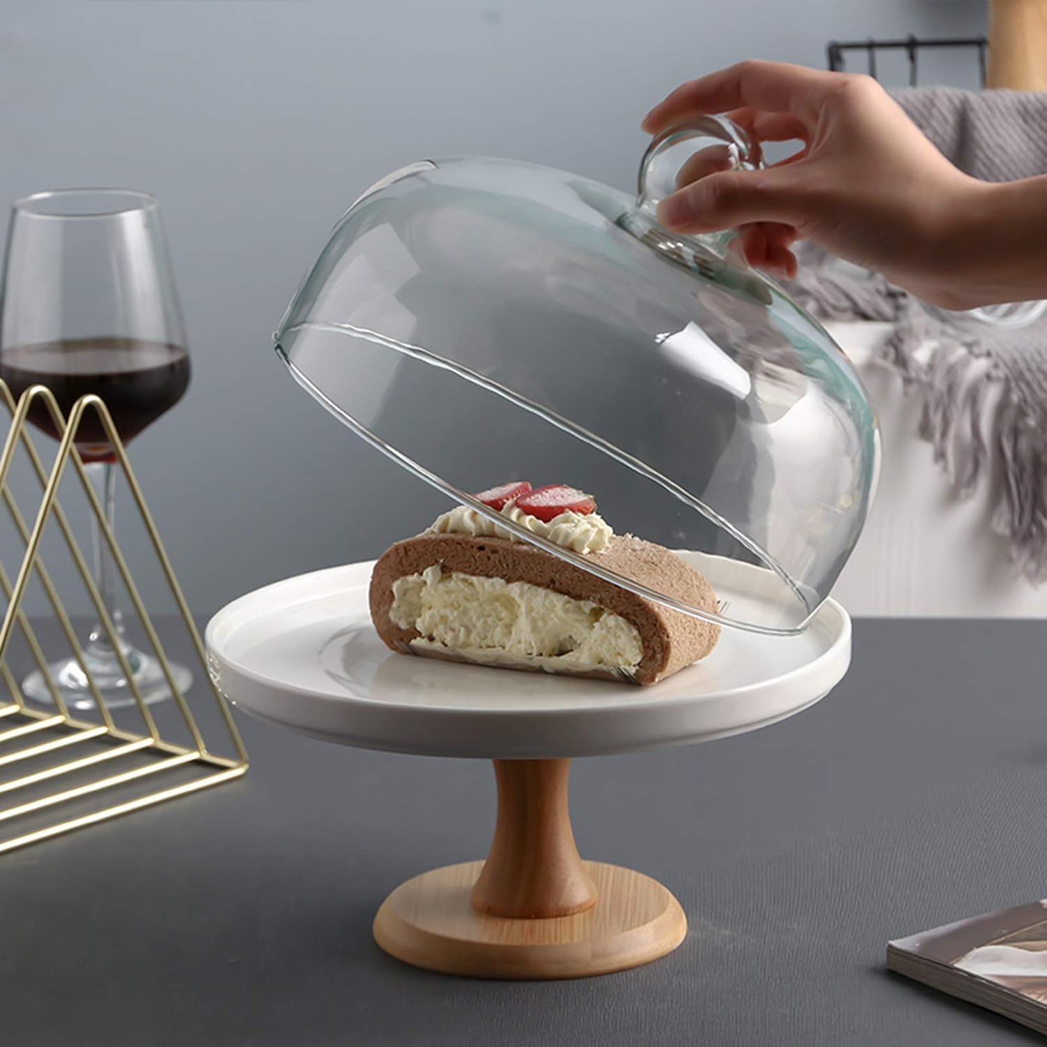 Xhhxpy Presentoir A Gateau En Ceramique Avec Couvercle De Dome En Verre Et Base En Bambou Plaque De Presentation De Bonbons En Patisserie De Petit Gateau Pour Fete Danniversaire Pour Mariage Small Vaisselle