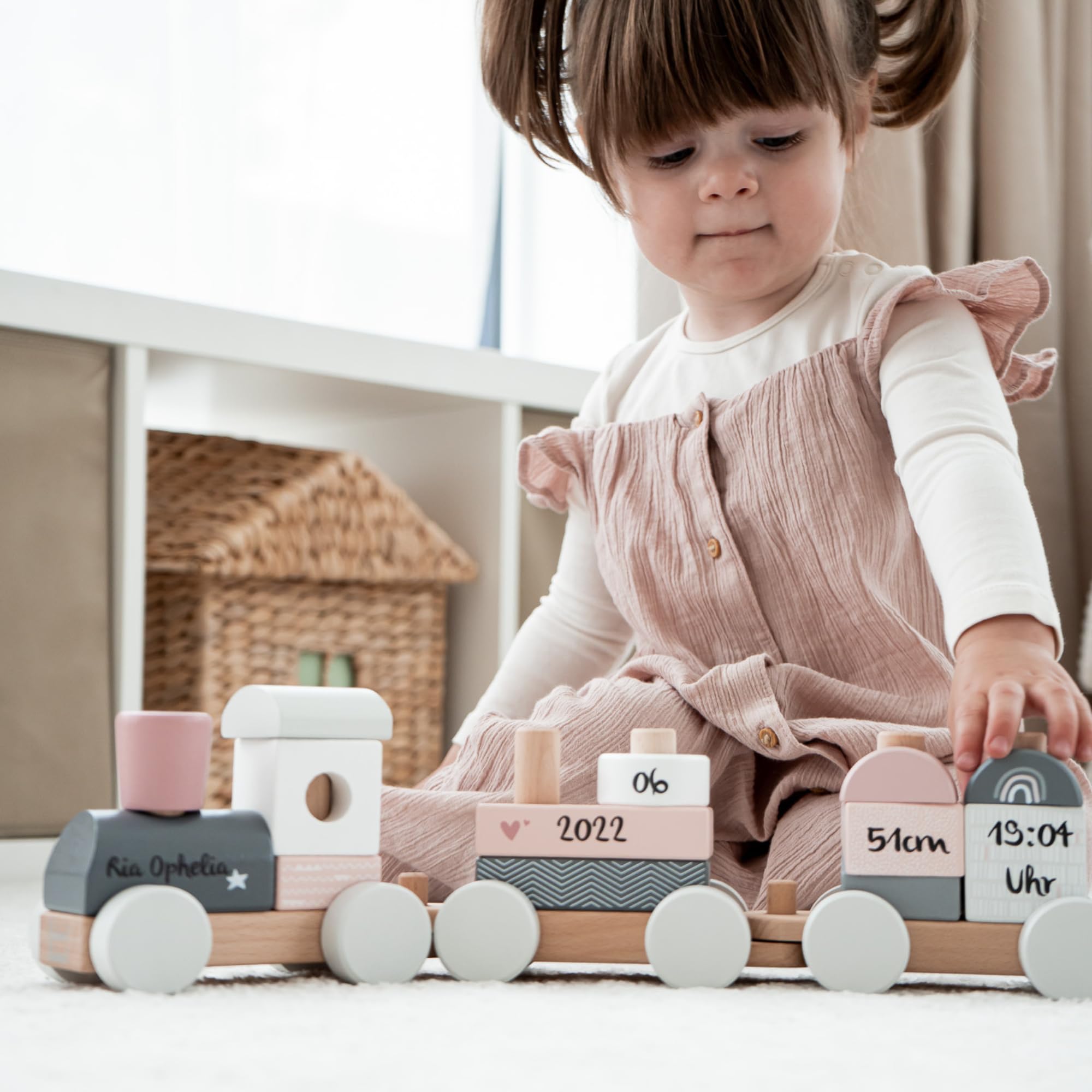 Personalisierte Holzeisenbahn rosa – Personalisierte Geschenke Baby | Steckspielzeug | Geschenk zur Geburt Mädchen | Holzzug mit Name & Geburtsdaten – Label Label