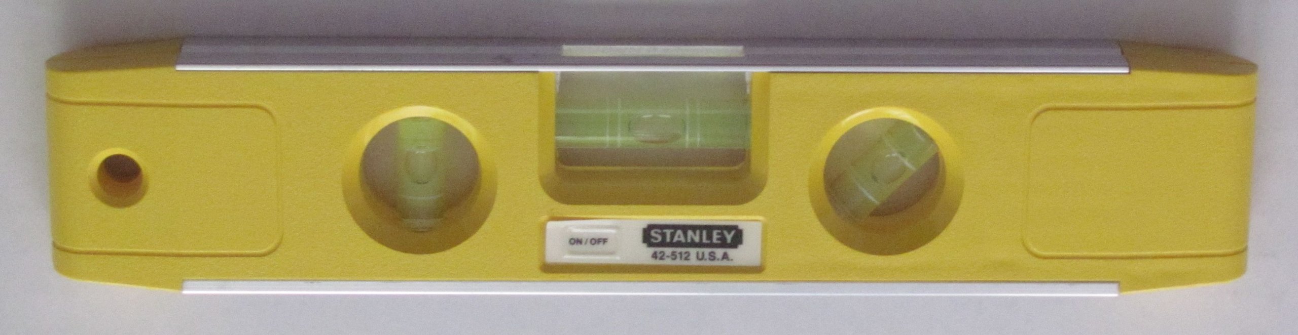 Niveau torpille éclairé Stanley 42-512 pour mesurer droit dans le noir