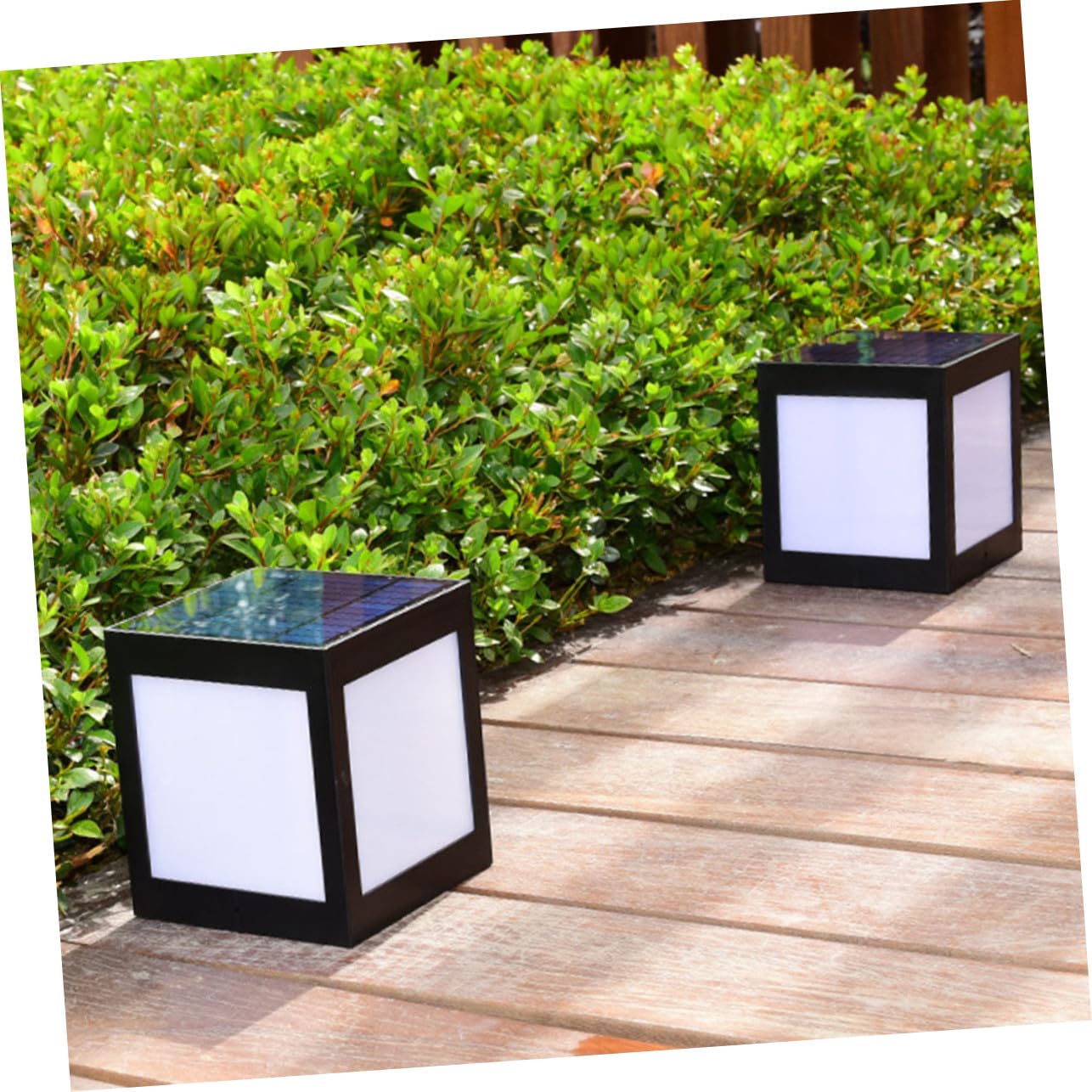 Toddmomy Solarbetriebene LED Außen Wandleuchte aus Kunststoff Schwarz 5 W und für Garten und Hofbeleuchtung im Europäischen Stil