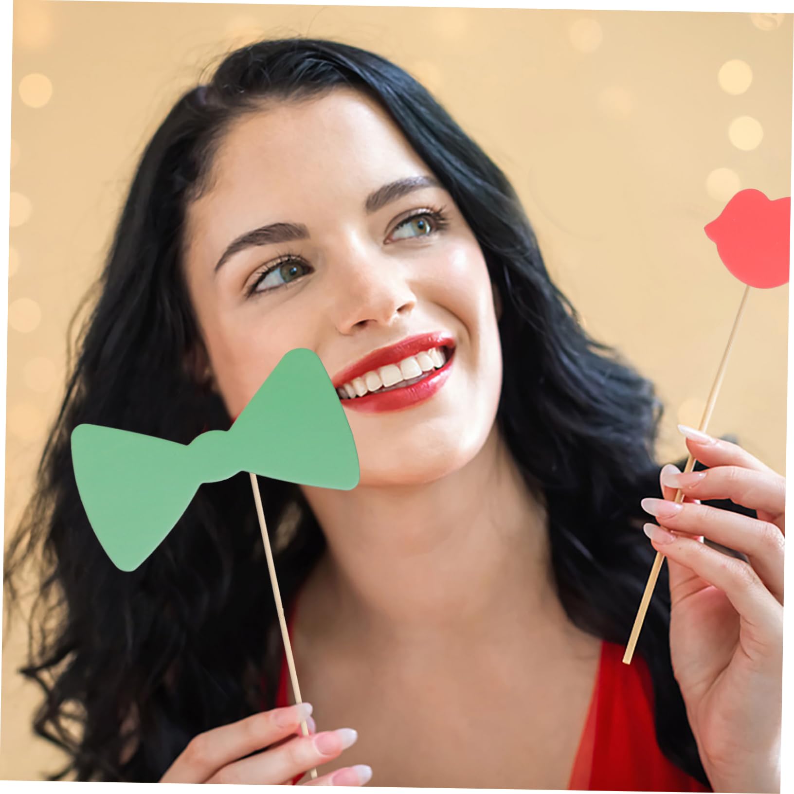 Cabilock Lot de 60 Accessoires Photo pour Fêtes Moustaches et Chapeaux en Papier Cartonné et Bâtonnets en Bambou pour Photobooth Amusant Lors de Mariages ou Fêtes Plusieurs Styles