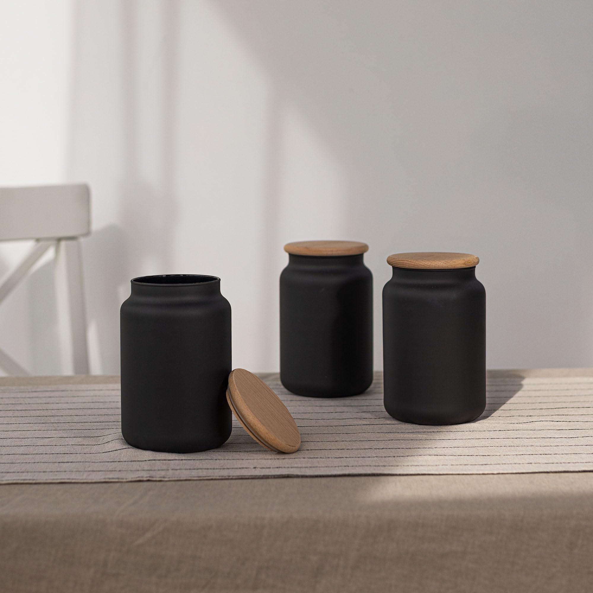 TREND FOR HOME Set di 6 barattoli neri con coperchi in legno, da 970 ml, ermetici, per tè, caffè e altre cose, per spezie, Eco Storage, nero opaco
