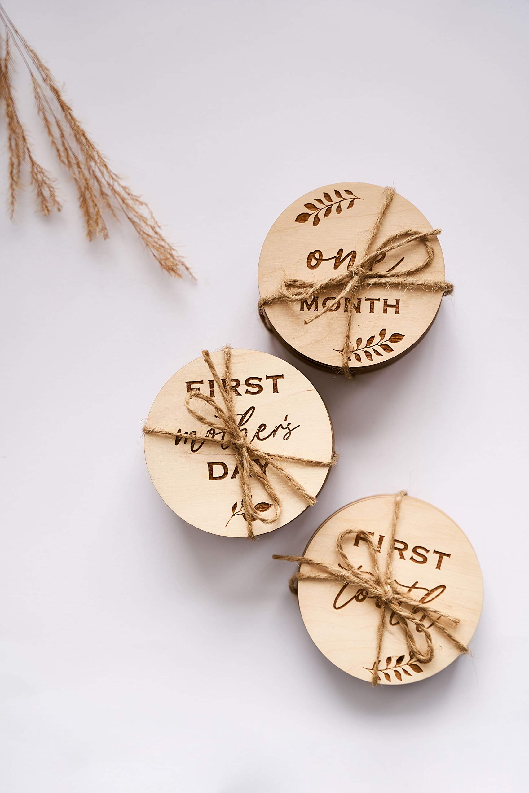 Baby Monthly Milestone Wooded Cards - Holidays Cards - Age Signs - Newborn Baby Shower Gift - Engraved Etched Wooden Card Marker, Baby Photo Prop, Newborn Gifts