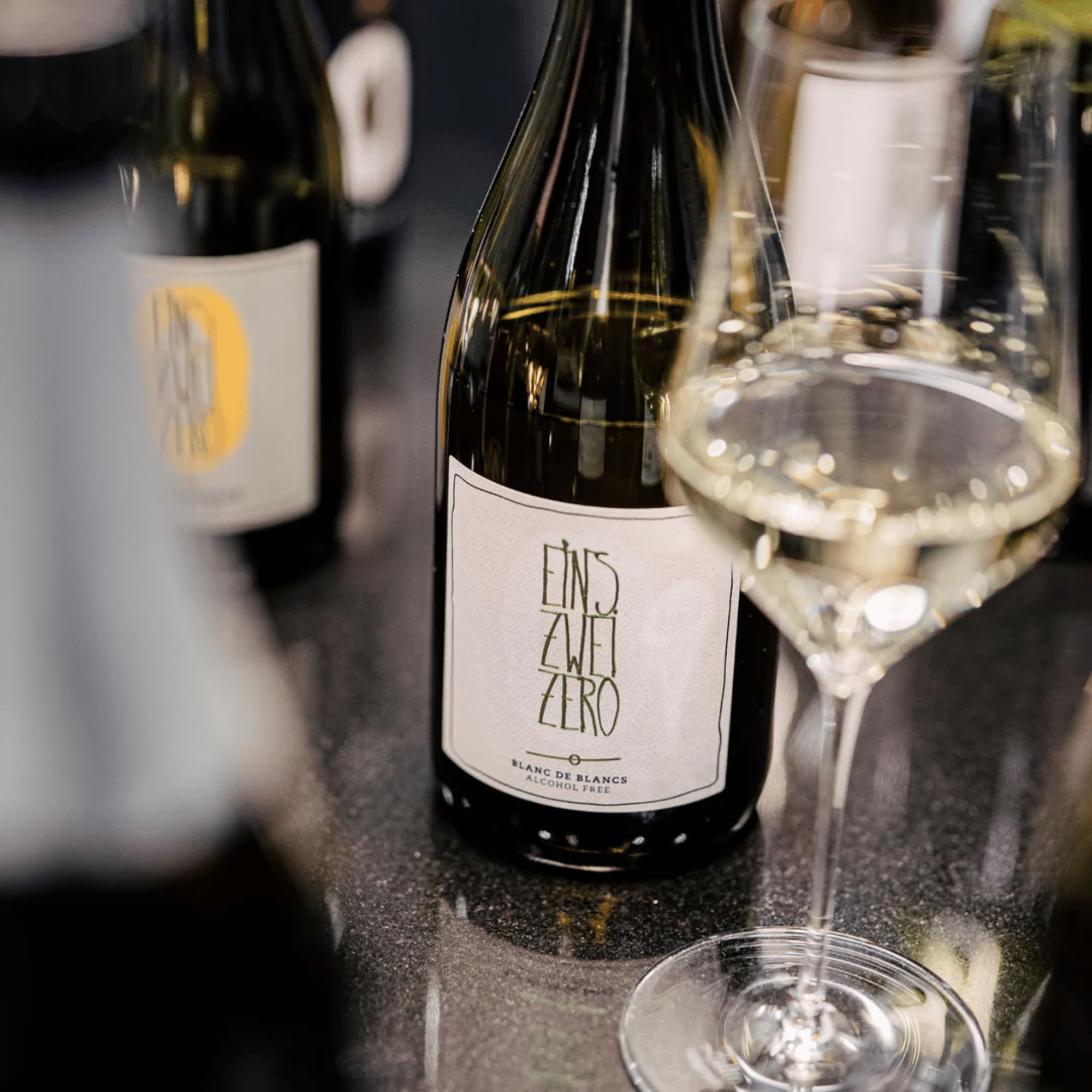 4er Weinpaket alkoholfrei „Weiß & Rosé“ vom Weingut Leitz – 0,5% Vol | Riesling, Chardonnay, Rosé, Sauvignon Blanc | Eins-Zwei-Zero Probierpaket inkl. Weinausgießer | alkoholfreier Weißwein & Roséwein