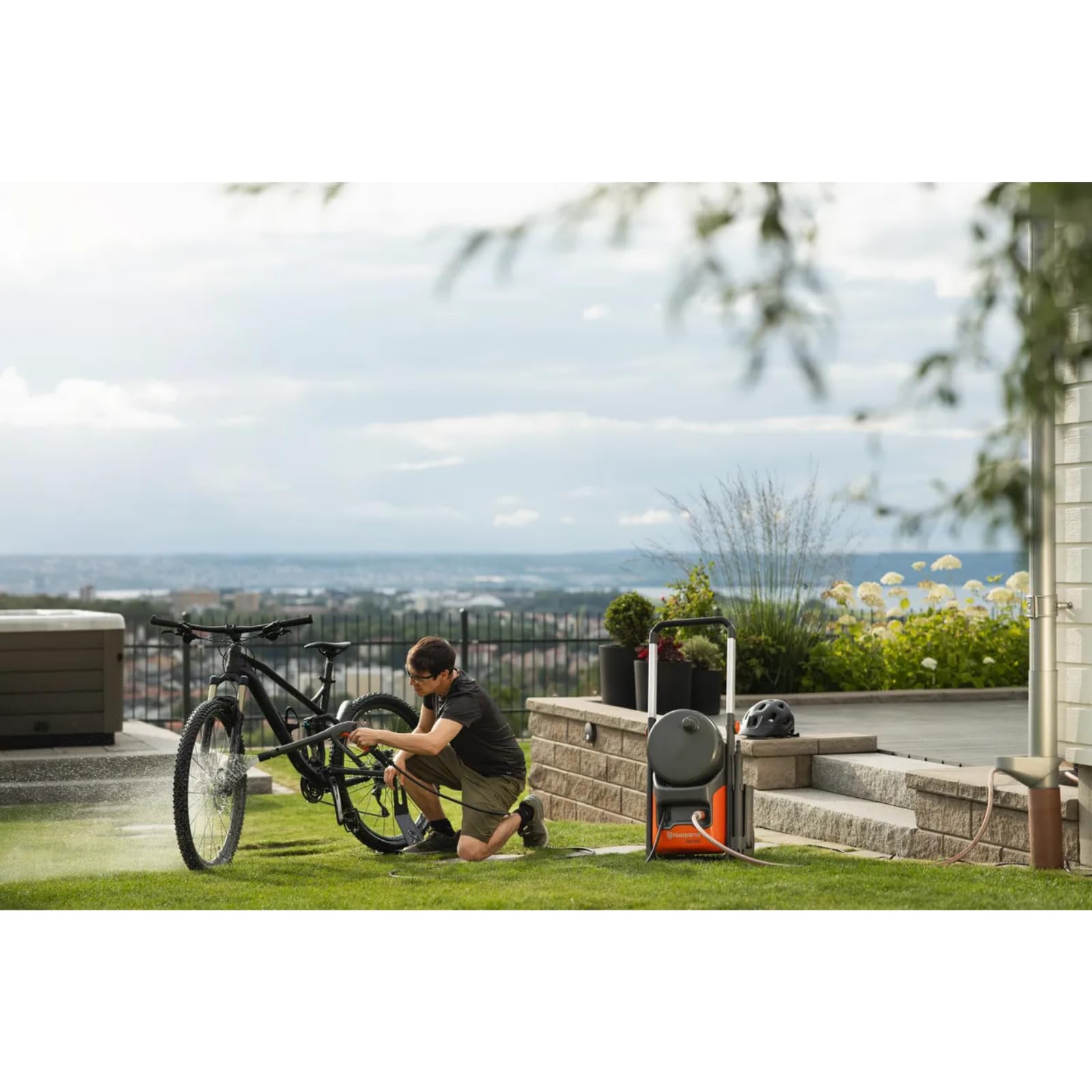 Idropulitrice Husqvarna PW 350, pressione 150 bar, portata 420-500 l/h, potenxa 2,1 kW per una pulizia eccellente e affidabile